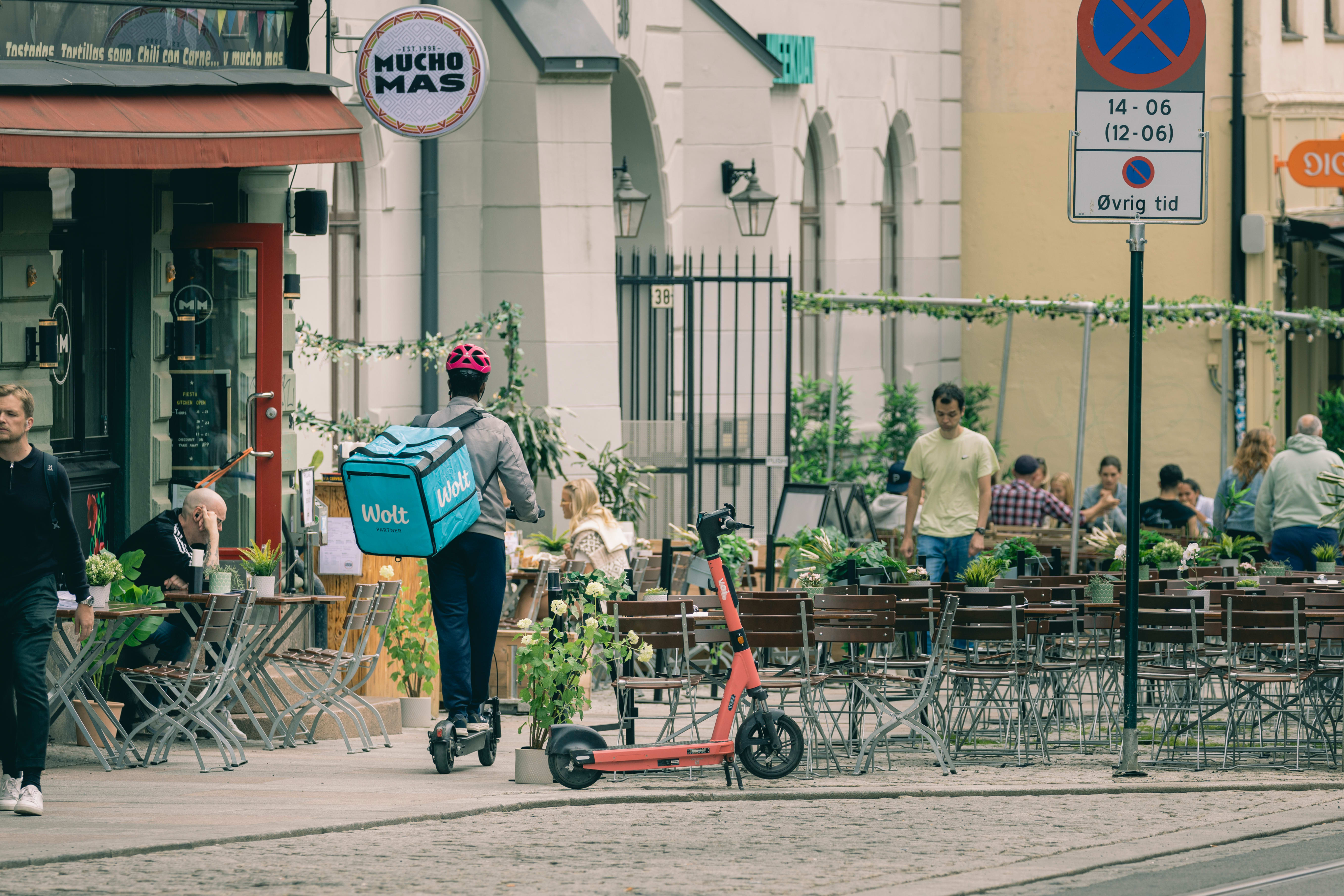 Å være alenefotgjenger er litt som å være singel på boligmarkedet. Du har særdeles få rettigheter.