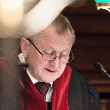 Høyesterettsdommer avviser krav - mener ytringsfriheten ga ham rett til å anklage fraseparert kone for forgiftning