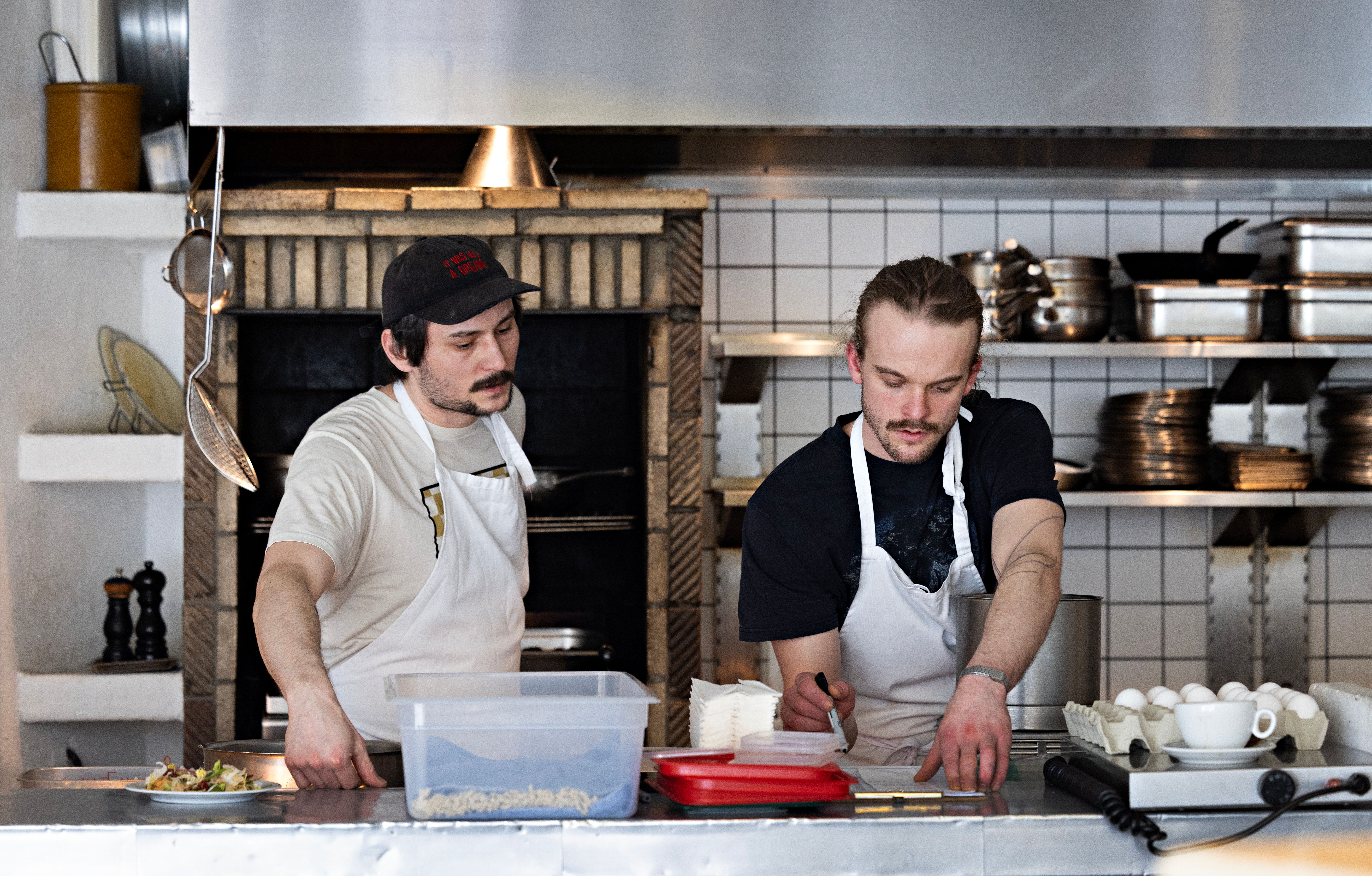 Kokkene har ståkontroll.