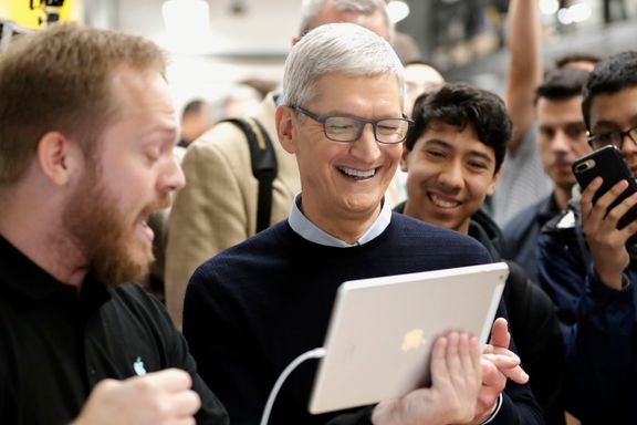 Apple-sjef Tim Cook: Tjente 1400 ganger mer enn de ansatte