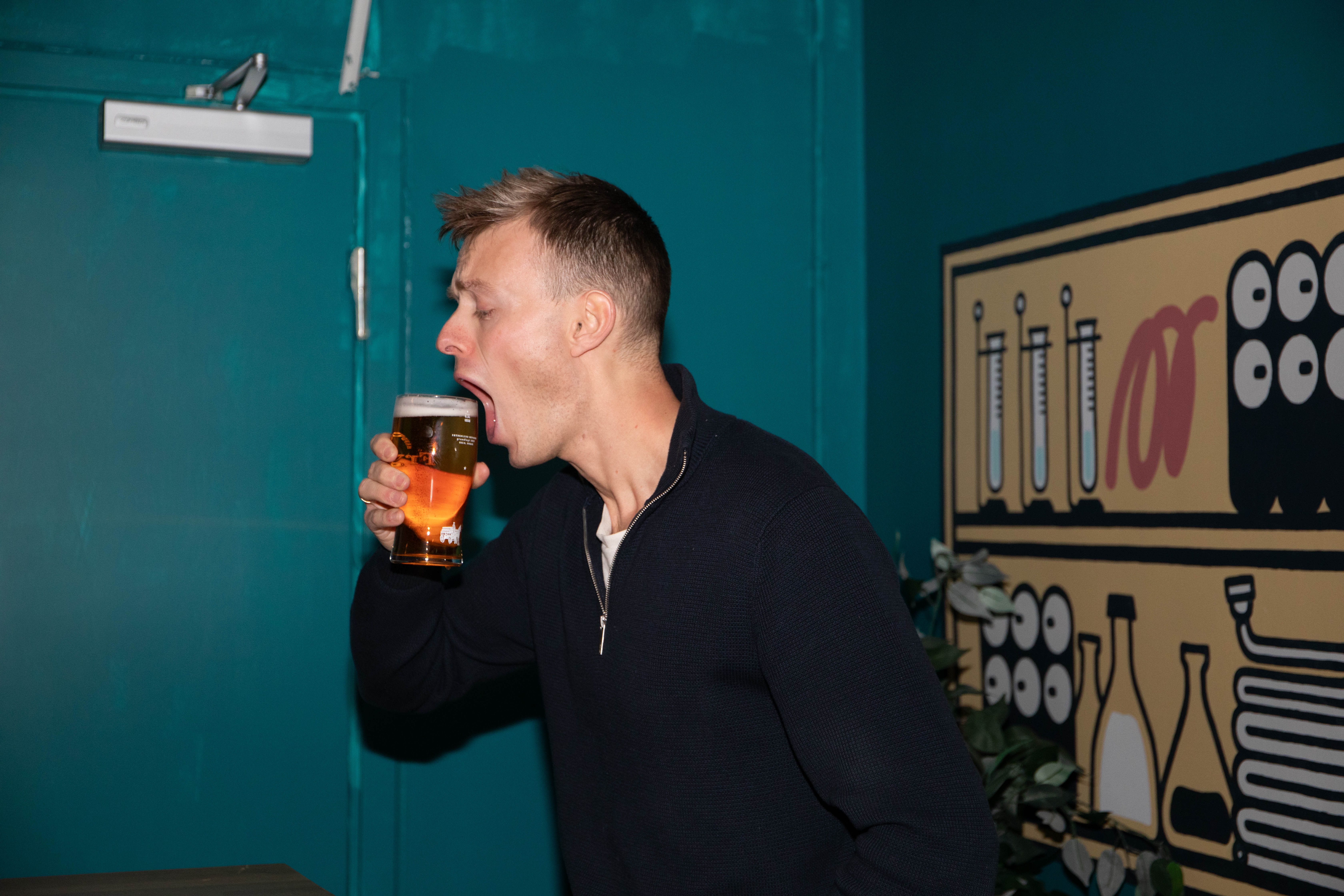 Sletten har ikke opplevd helsekomplikasjoner på grunn av chugging. 