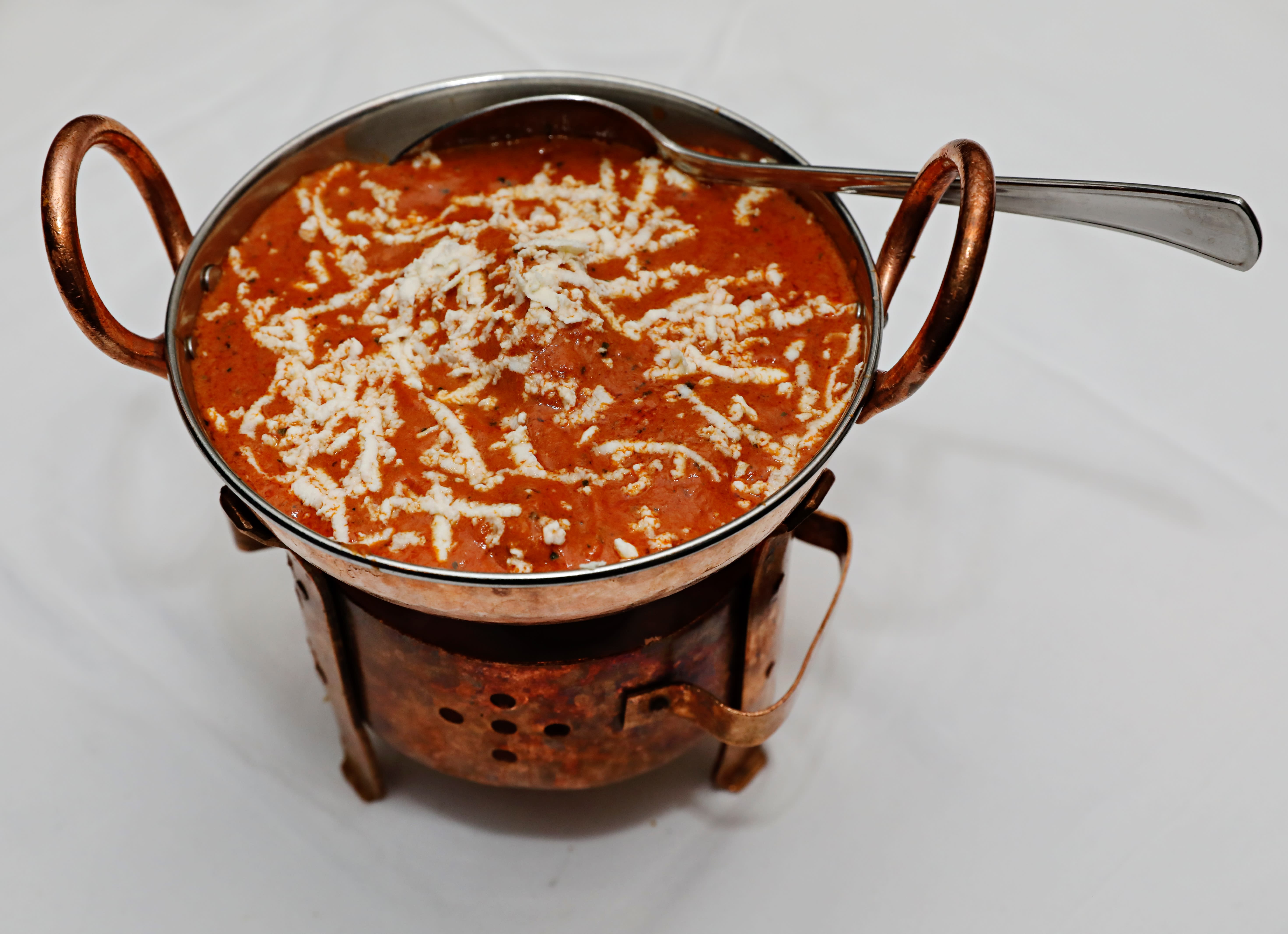 Butter chicken er en tradisjonell indisk rett.