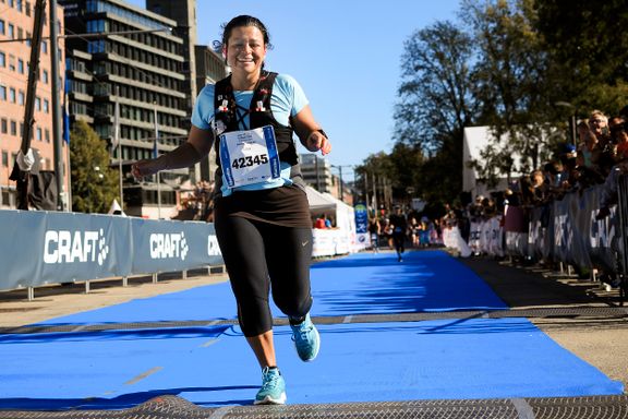 Hun hadde aldri deltatt i organisert løping. Lørdag fullførte Lina (35) Oslo Maraton.