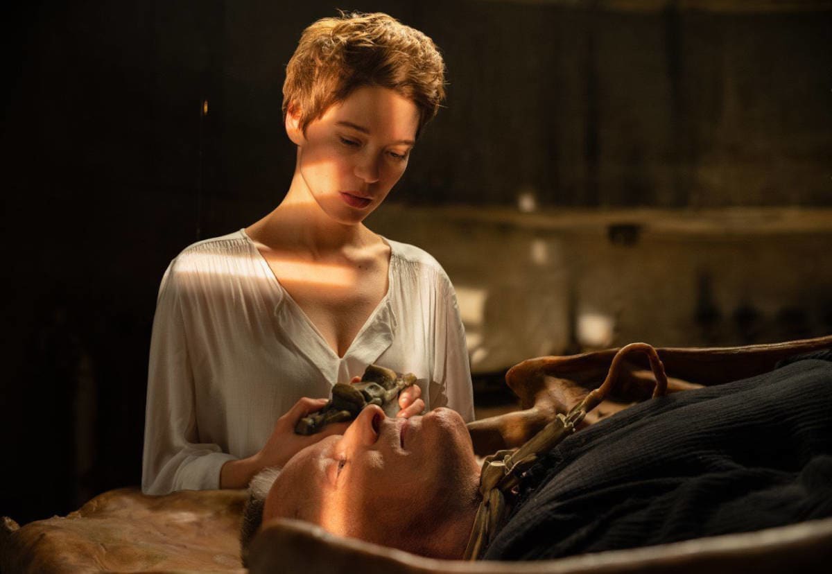 Skuespillerne gjør sitt for at filmen ikke drukner i dystopiens gravalvor. I bildet: Léa Seydoux og Viggo Mortensen.