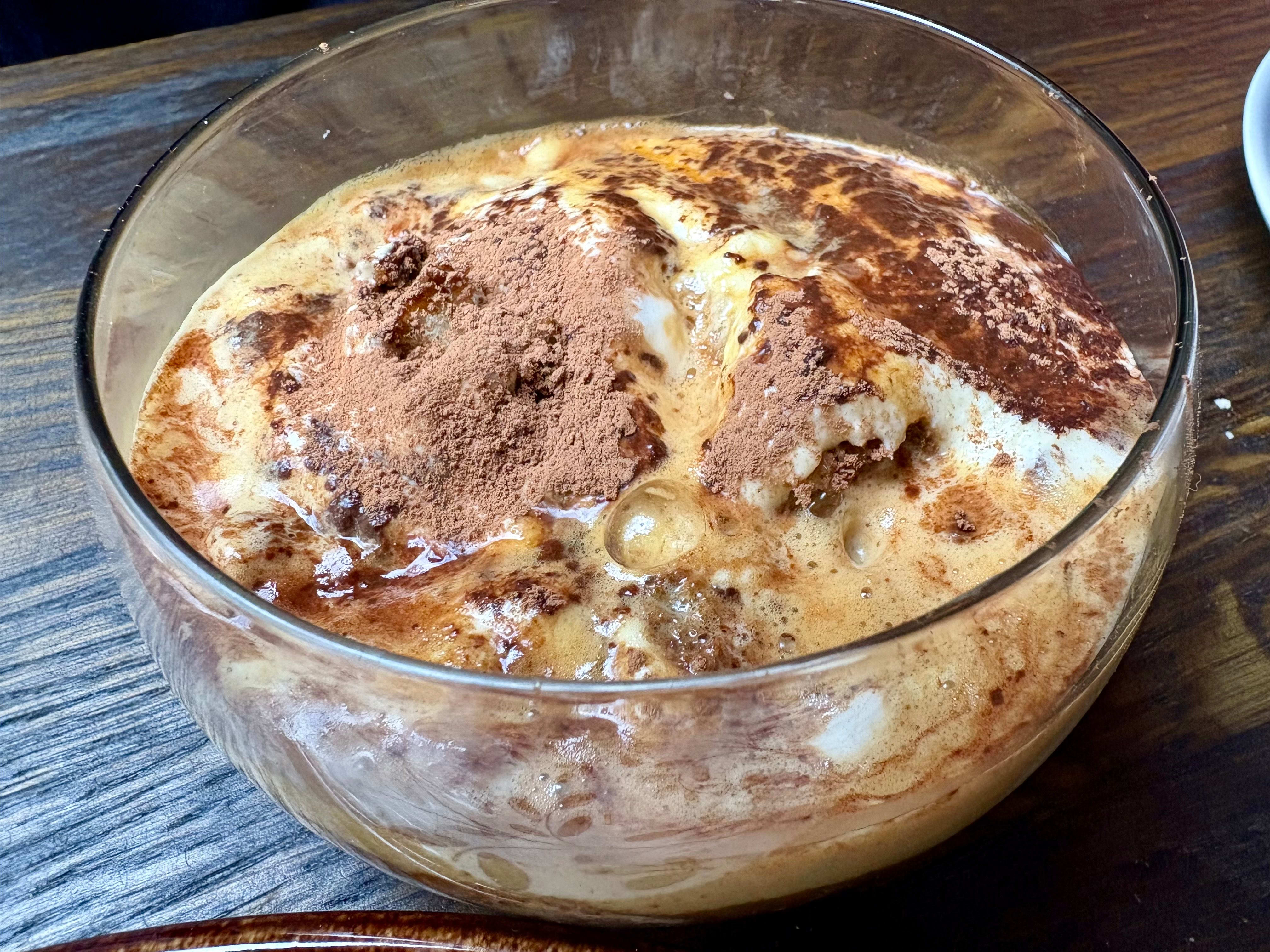 Tiramisuen var flytende og smakte bare bitter kaffe. 