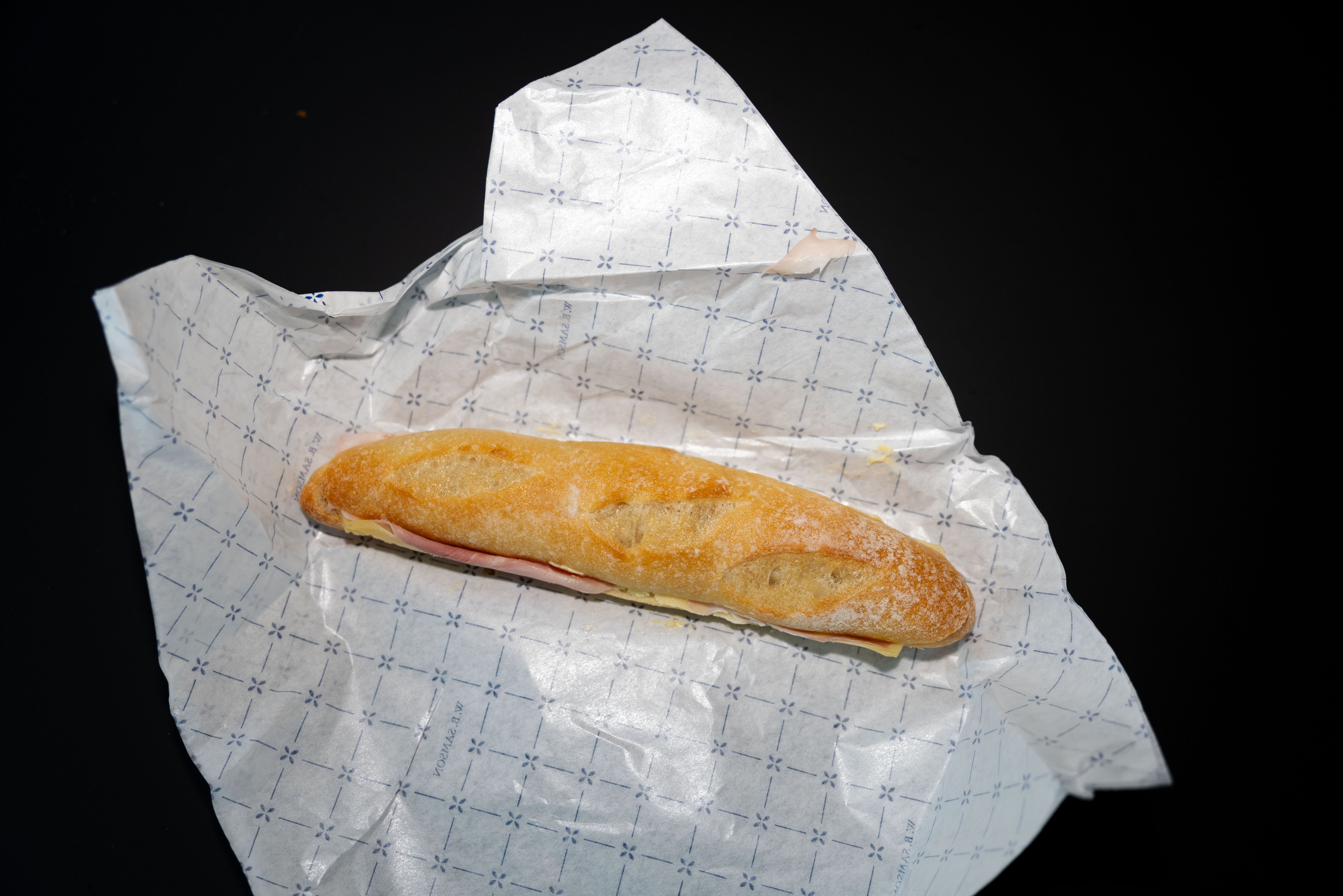 Brød med ost og skinke. Hvorfor klundre til noe så enkelt?