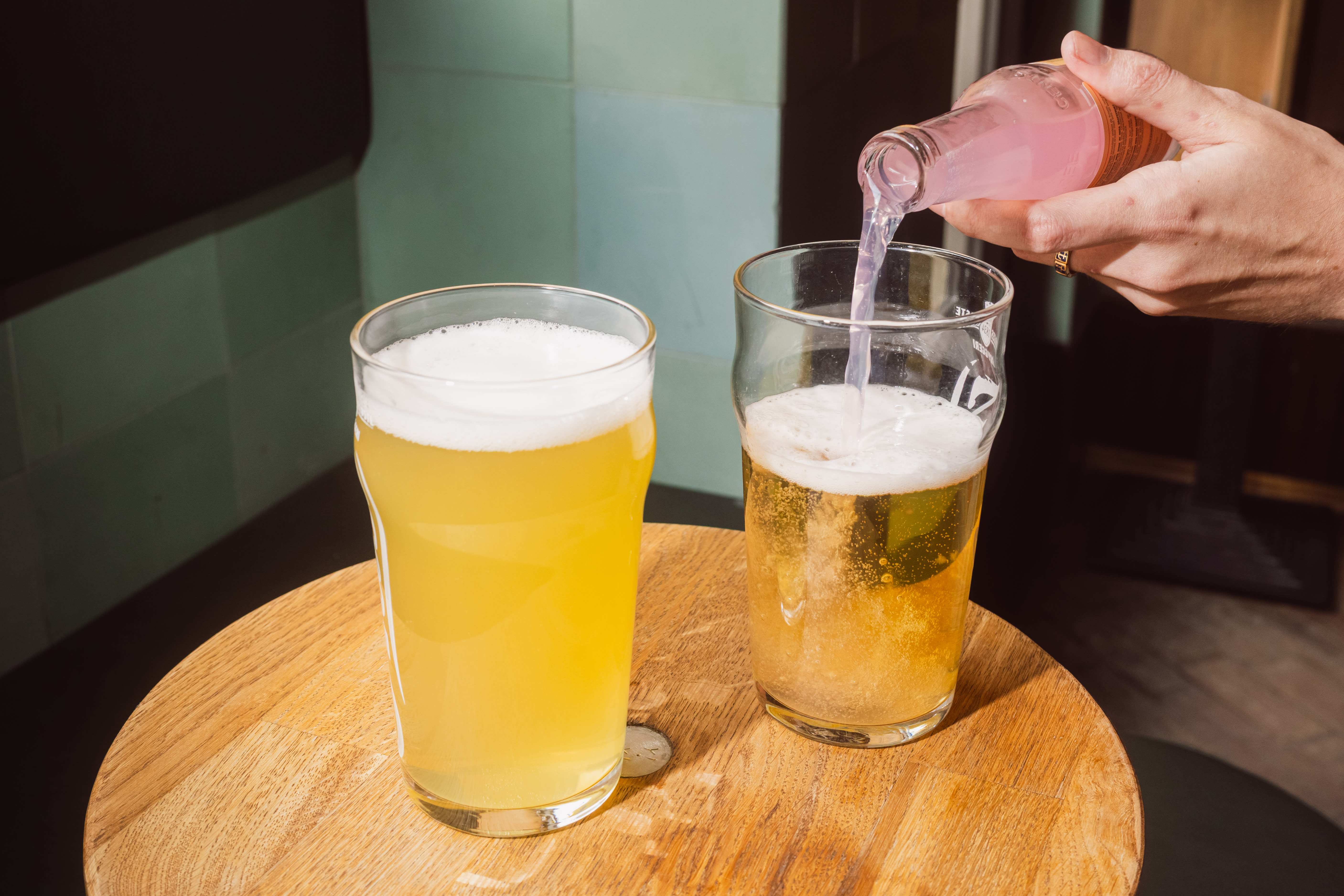 Derfor putter de brus i ølen