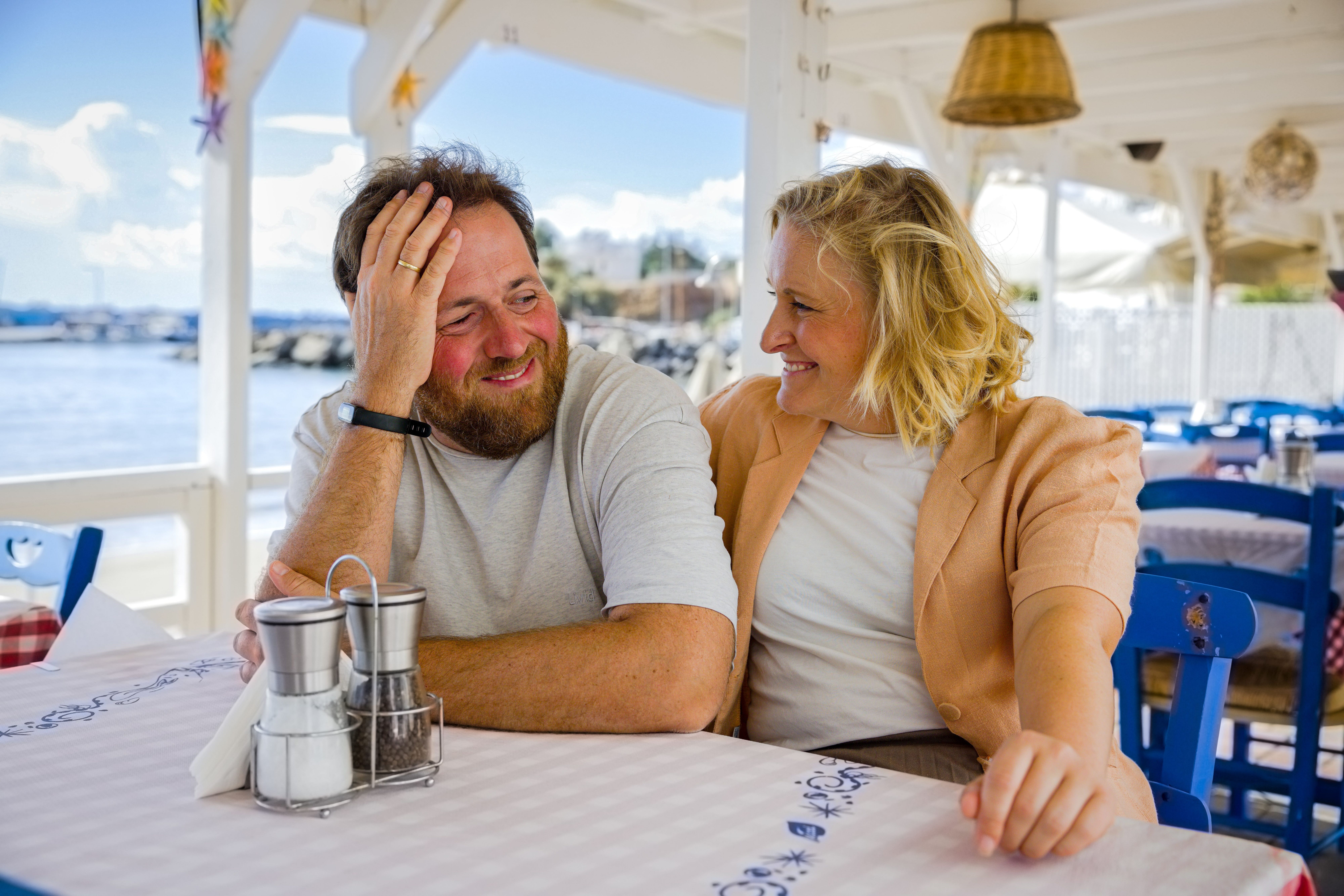 Ronny Brede Aase og Tuva Fellman elsker å feriere i Hellas.