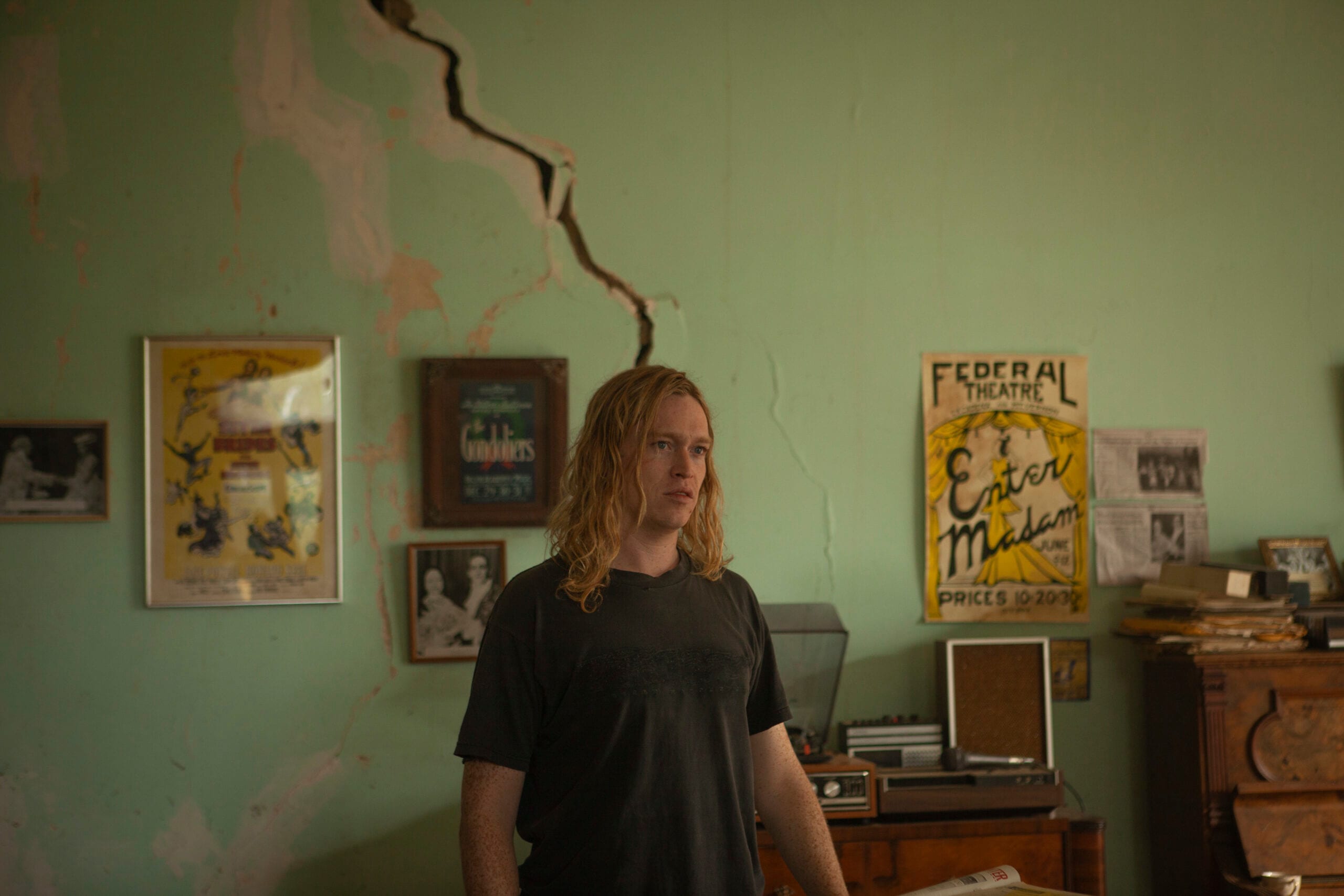 Caleb Landry Jones ble tildelt skuespillerpris i Cannes i fjor for sin innsats. Det er helt fortjent.