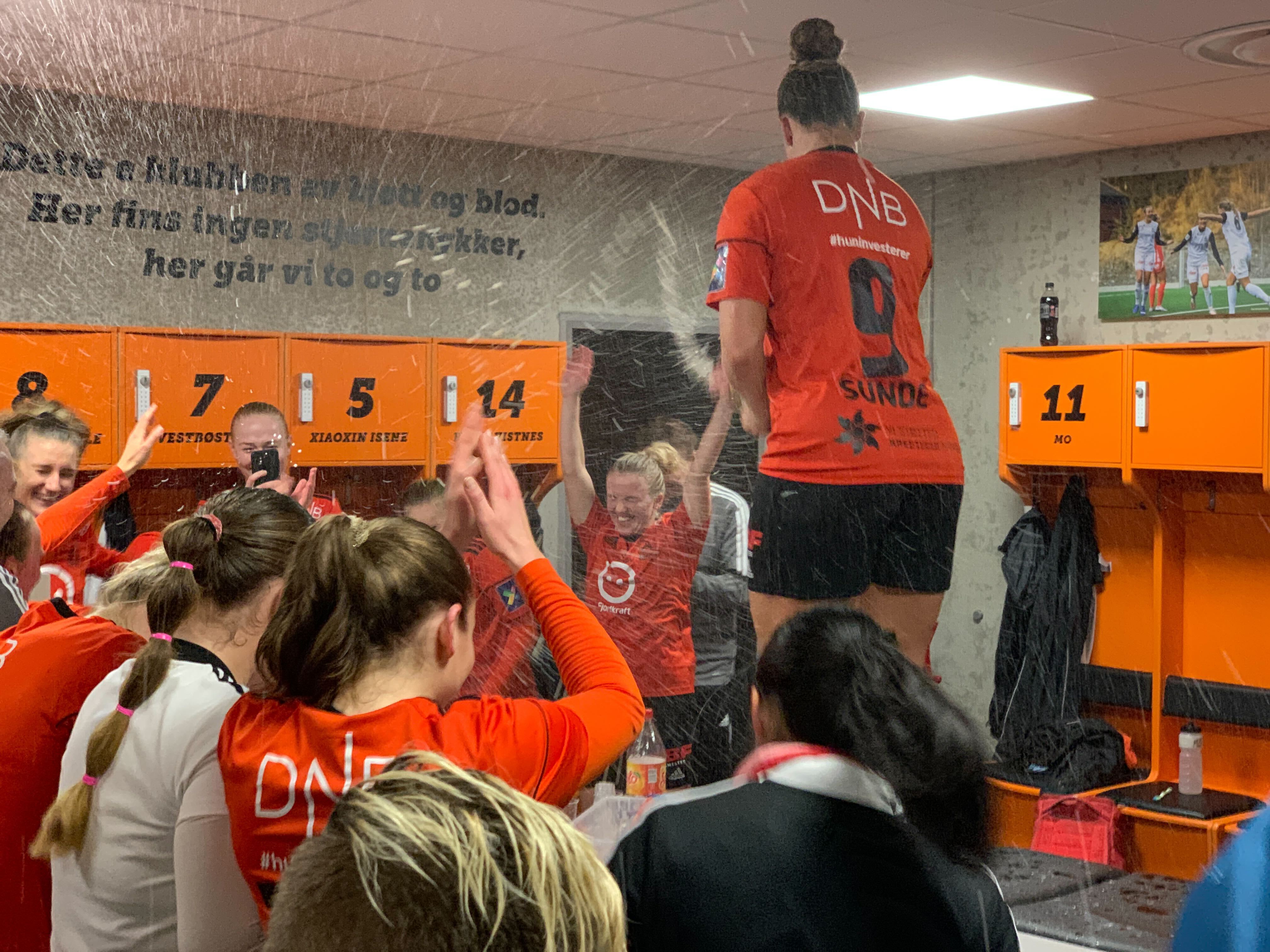 Åsane feiret med svensk musikk og sjampanje: – Det er helt sykt