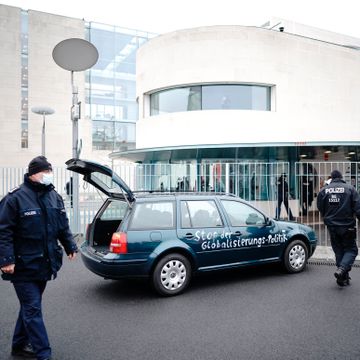 Samme bil kjørte inn i gjerdet rundt Angela Merkels kontor i 2014 