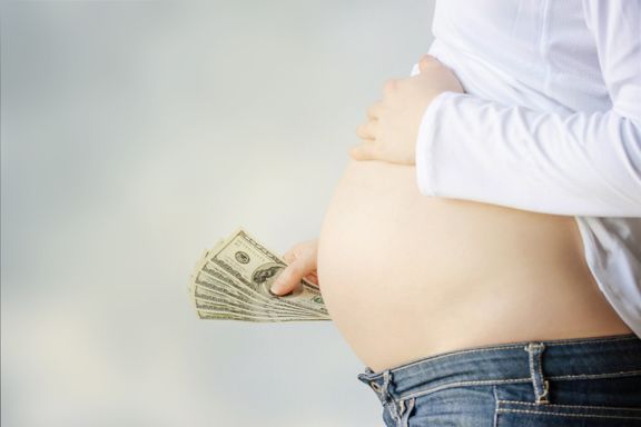 Krever forbud mot surrogati-reiser til utlandet