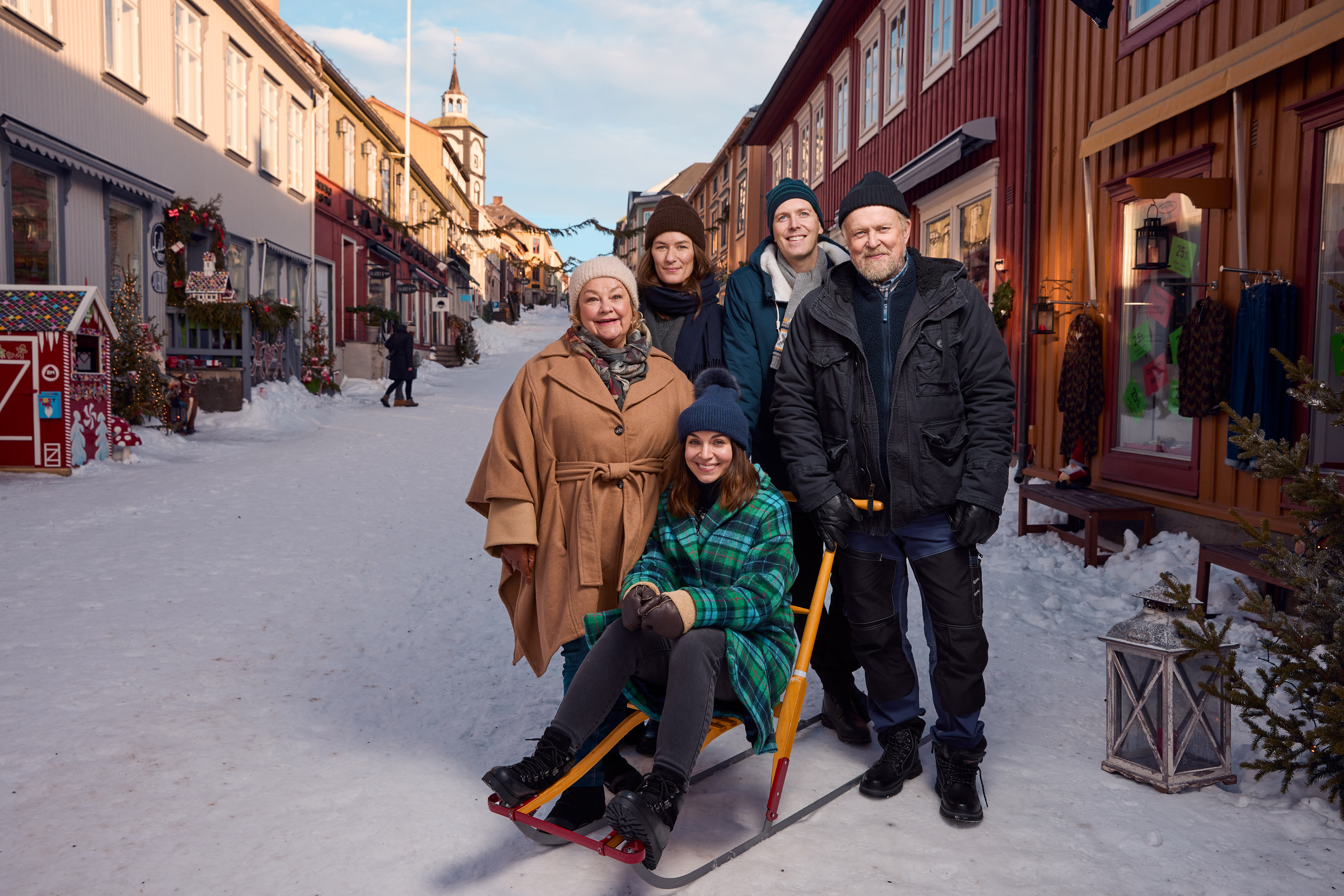 Johanne med mamma Jorid (Anette Hoff), storesøster Maria (Helga Guren), storebror Morten (Christian Ruud Kallum) og pappa Tor (Dennis Storhøi).