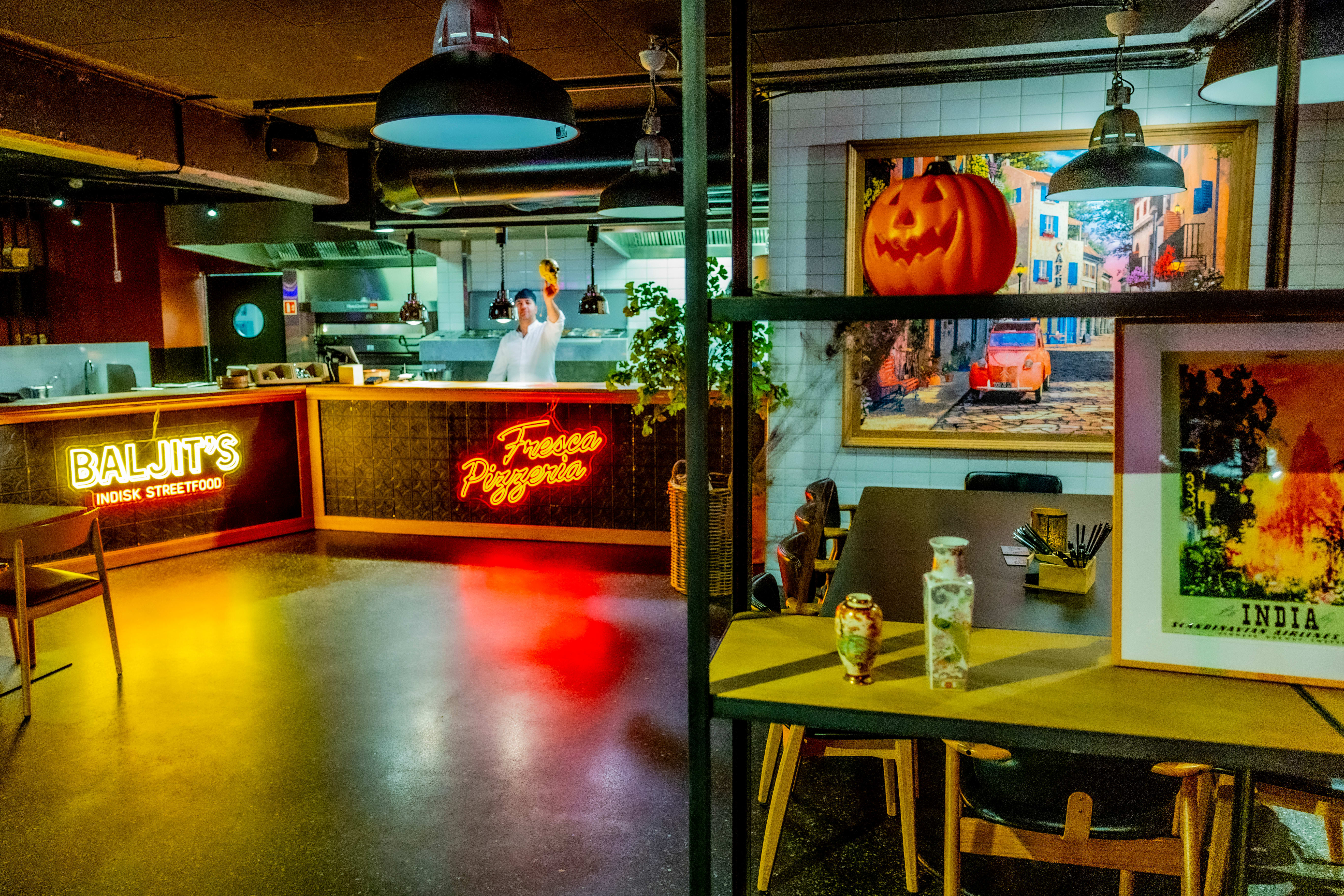 Vi har testet matbodene i kjelleren på Paleet. Maten varierer fra helt grei til fantastisk.