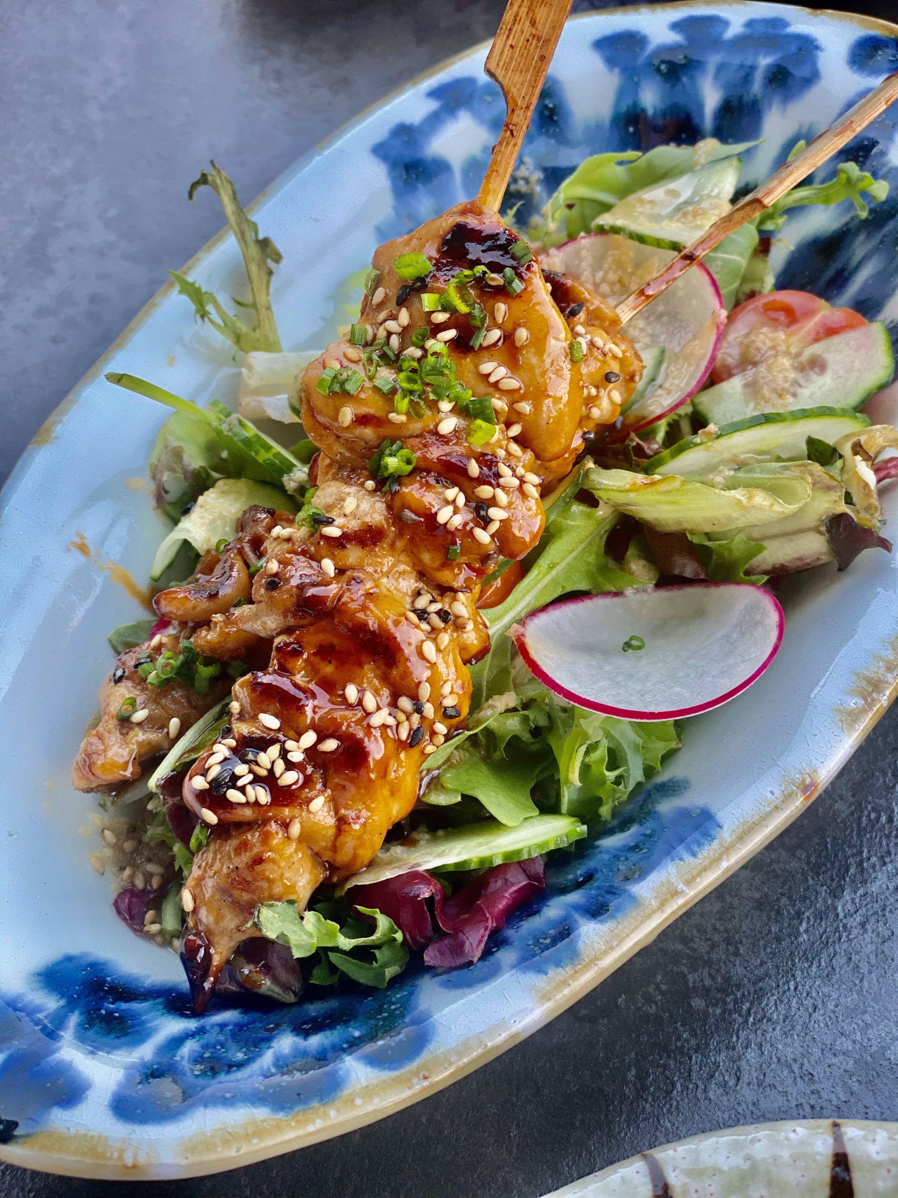 Gode kyllingspyd i søt teriyakisaus. 