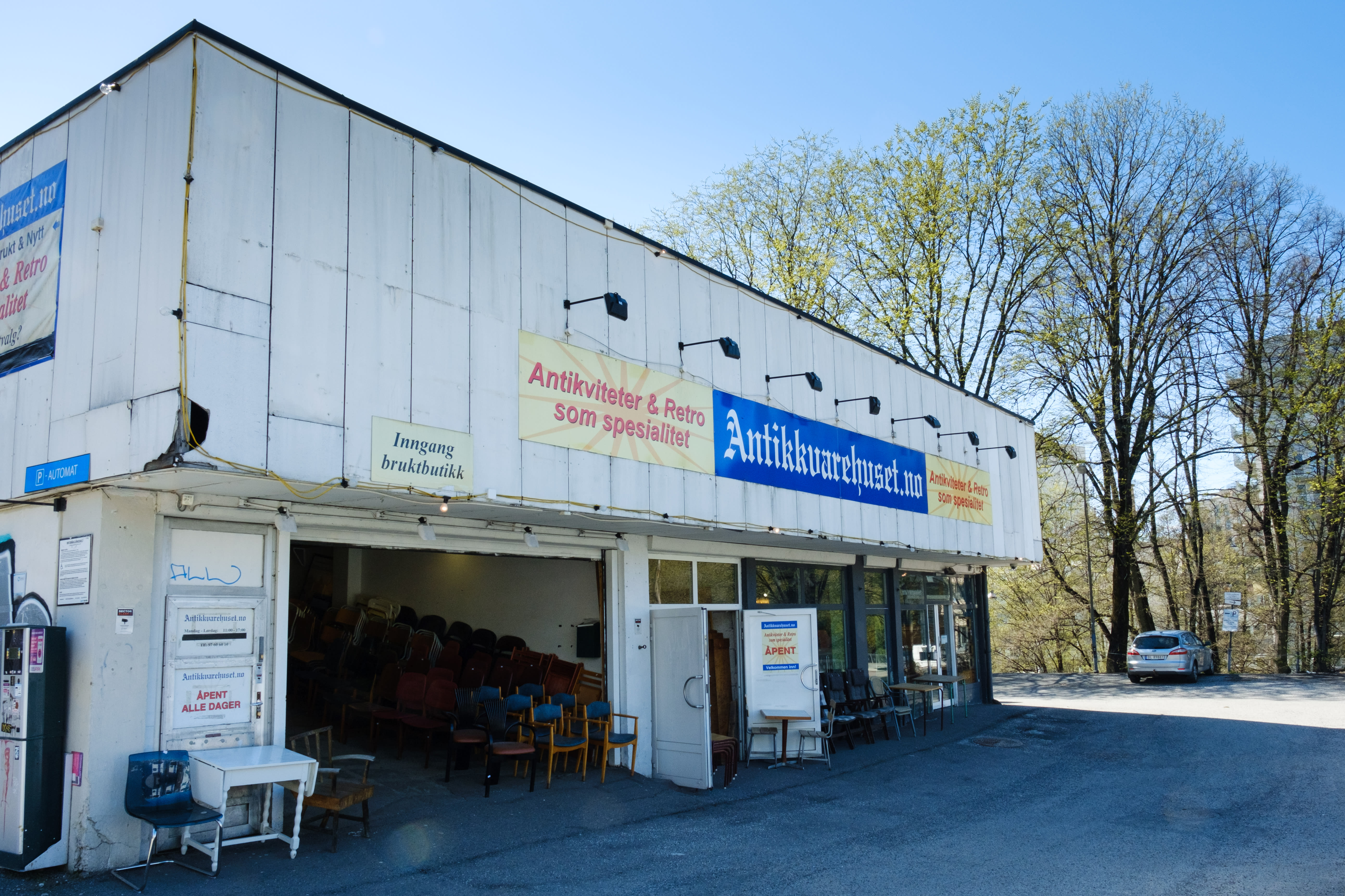 Du har kanskje sett fasaden i forbifarten før? Den største bruktbutikken for møbler ligger nemlig midt i Sannergata. 