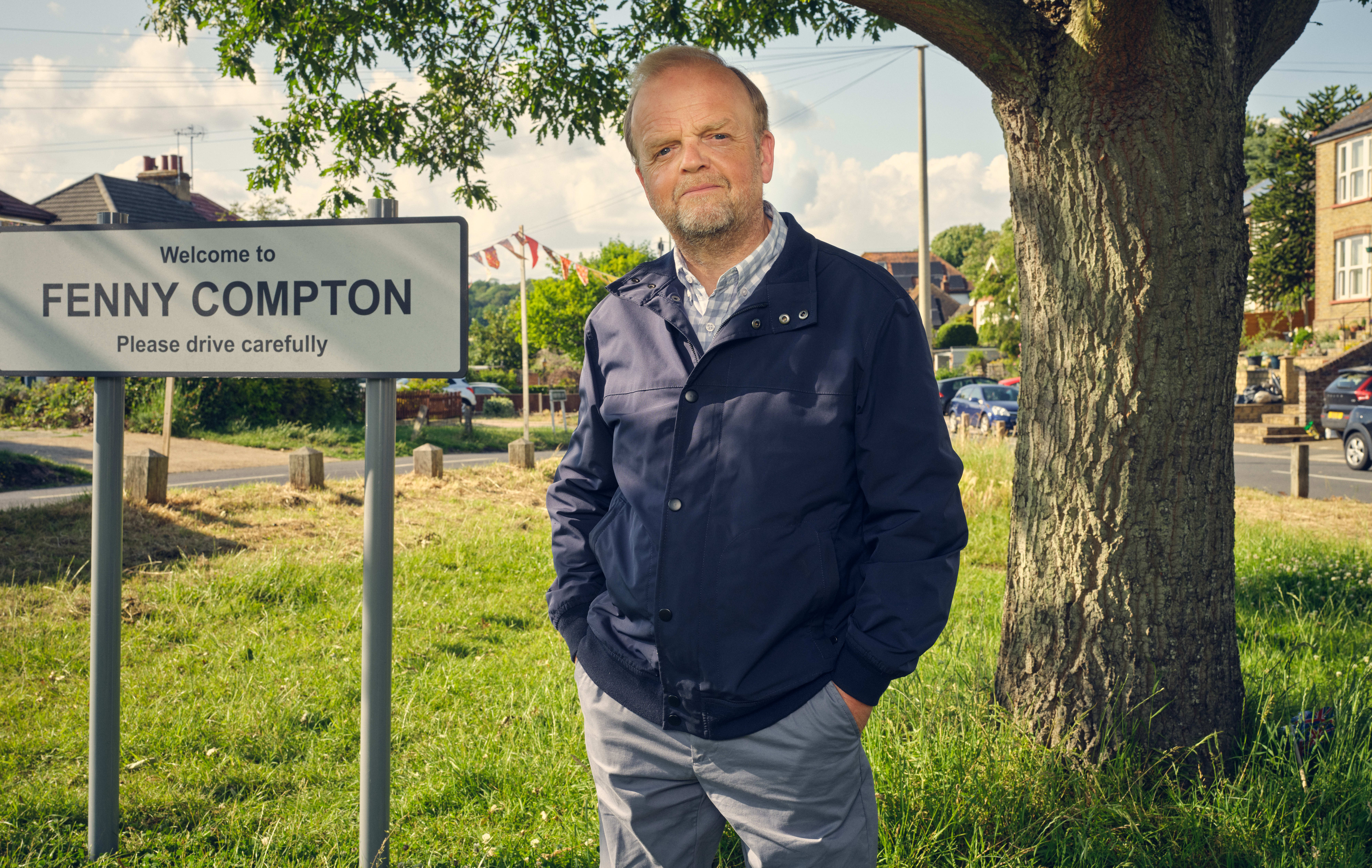 Toby Jones er et genialt valg av skuespiller. 