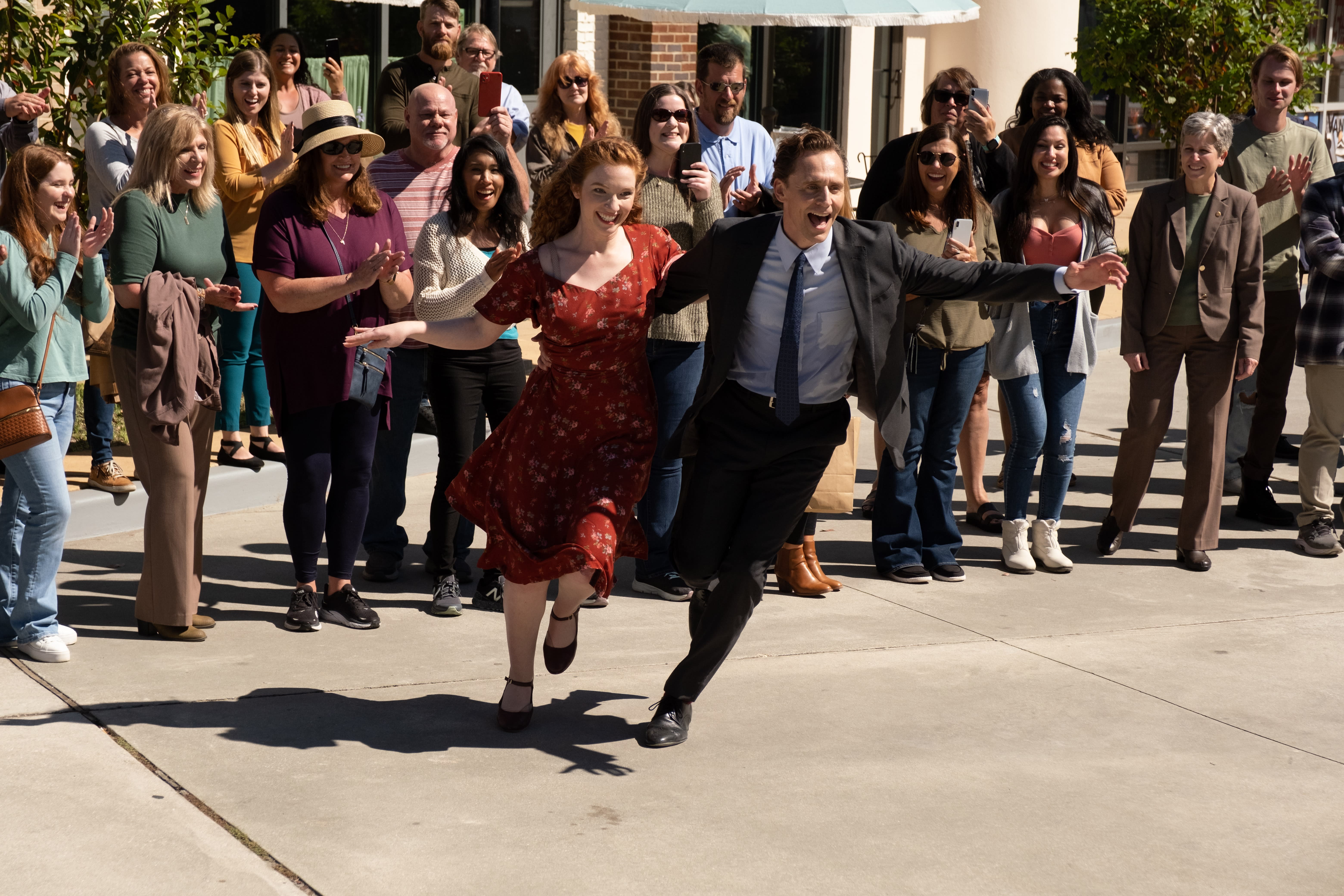 Bortsett fra en strålende dansescene er Tom Hiddleston en blek skygge av seg selv.