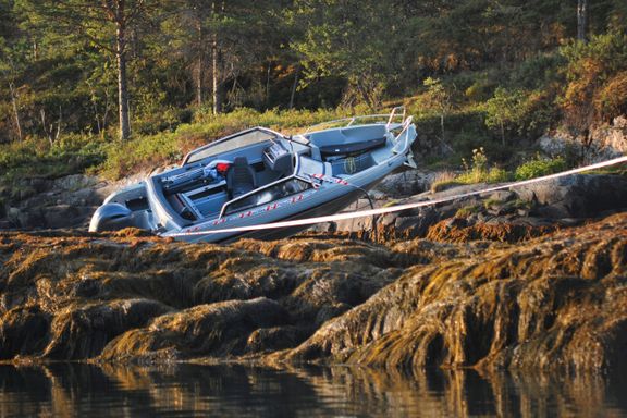 Mann død etter at fritidsbåt kjørte på land - kvinne livstruende skadet