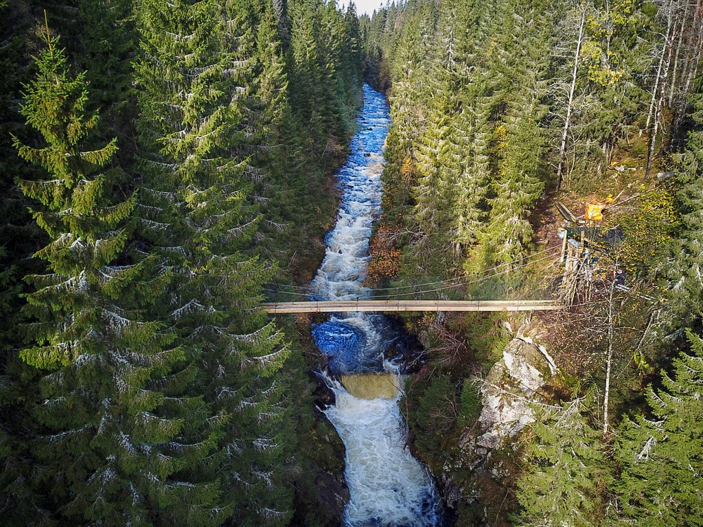 Broen over Bjørnsjøhelvete er ikke for dem som er mest redd for høyder.