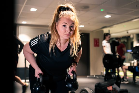 Rebecca Hasselgård (27) vil bli sterkere og mer utholdende. Se programmet for de fire første ukene.