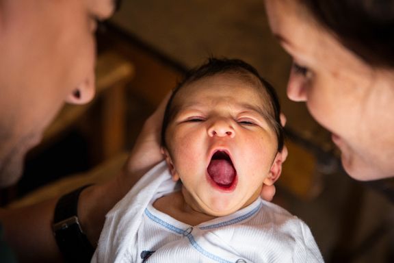  Jordmødre til nybakte foreldre: Se på babyen – ikke på mobilen! 