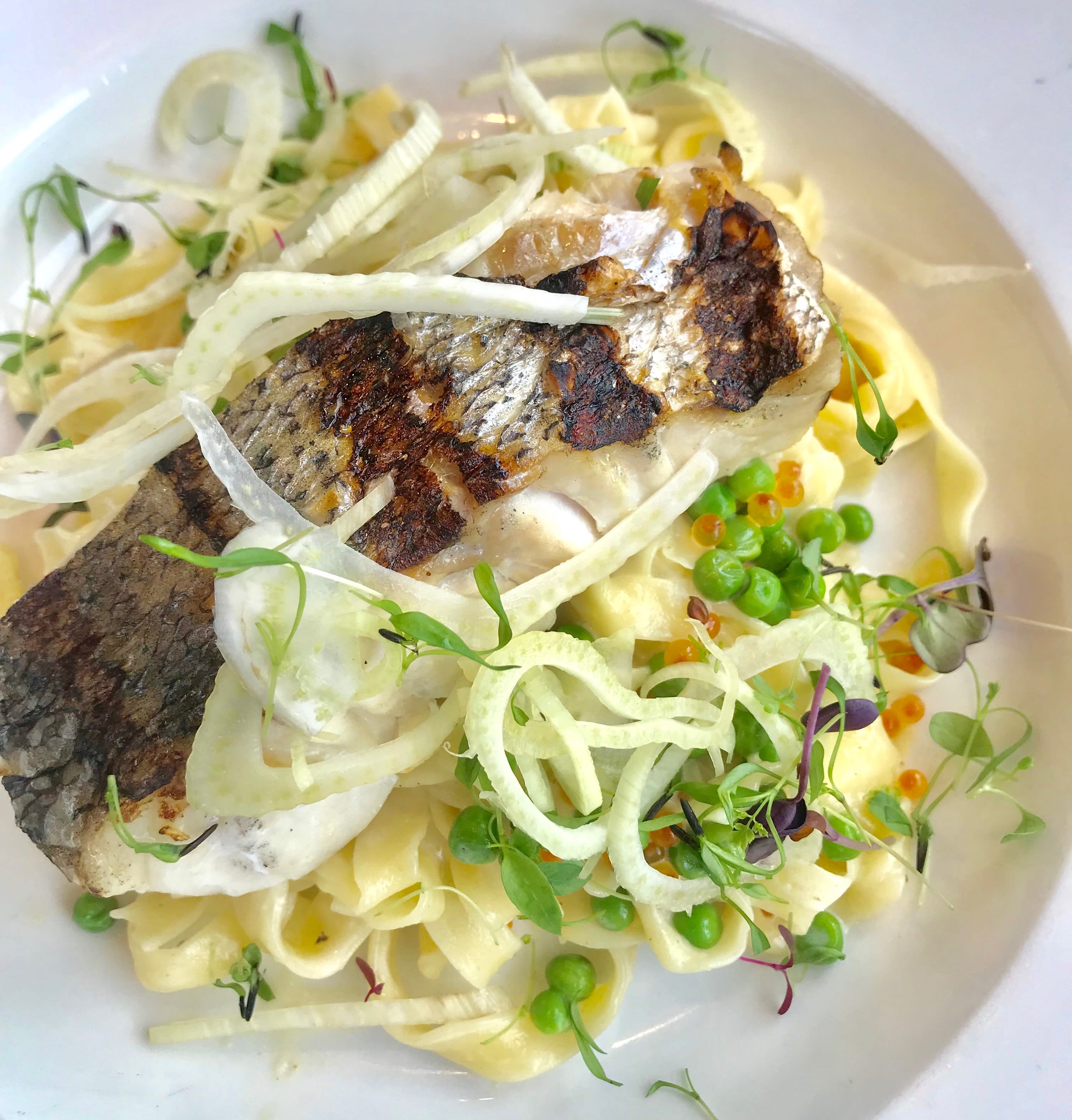 Nydelig pasta med torskefisken lysing.