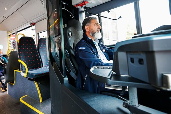 Bussjåfører har fått lønnstrekk for mobilbruk. Ulovlig, mener retten.