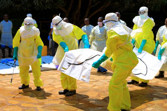 Lokalbefolkning motarbeider smittetiltak etter nytt ebolautbrudd i Kongo – pårørende stjal likbil 