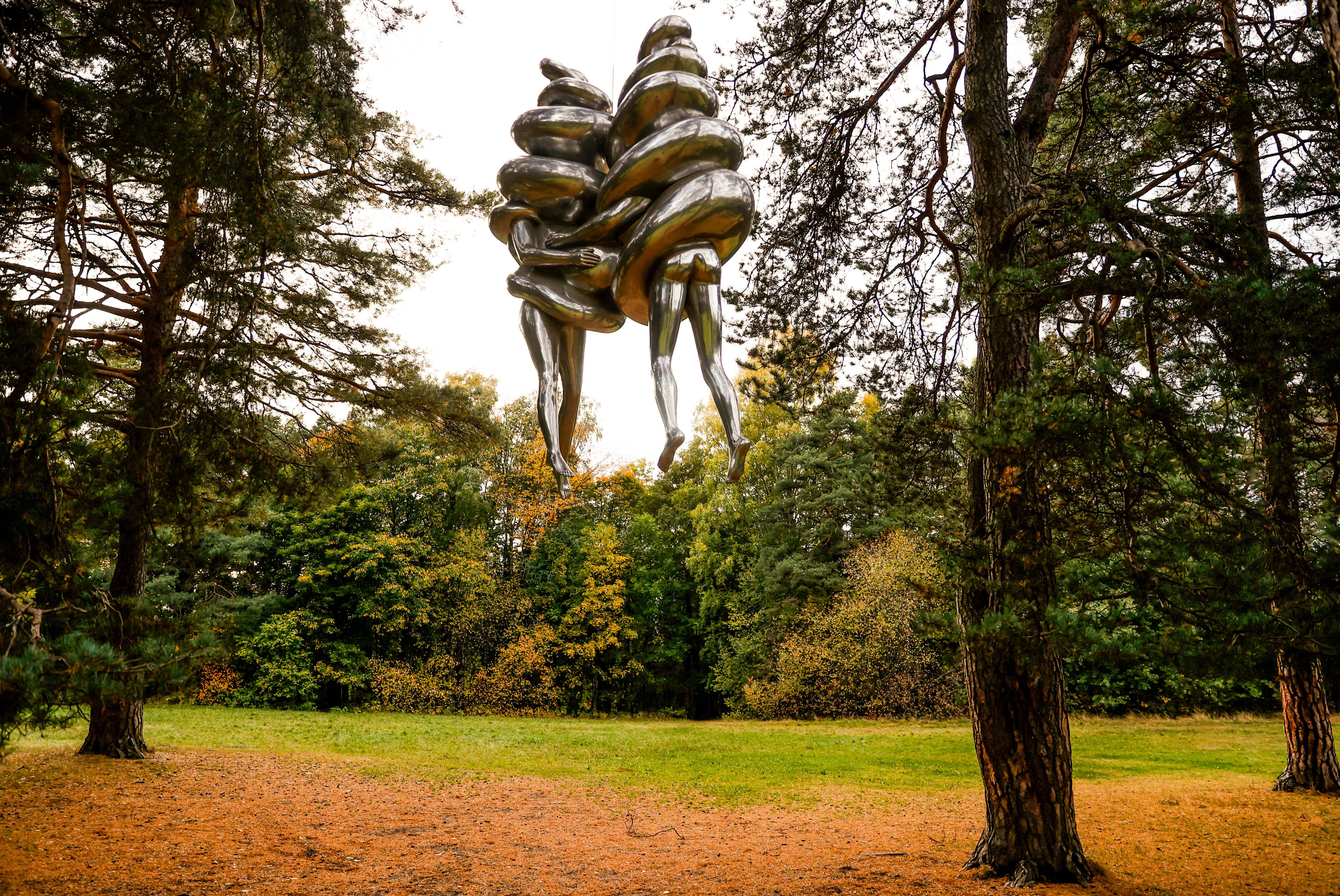 I Ekerberg skulpturpark er det 42 skulpturer. Her er «The couple» av fransk-amerikanske Louise Bourgeois.