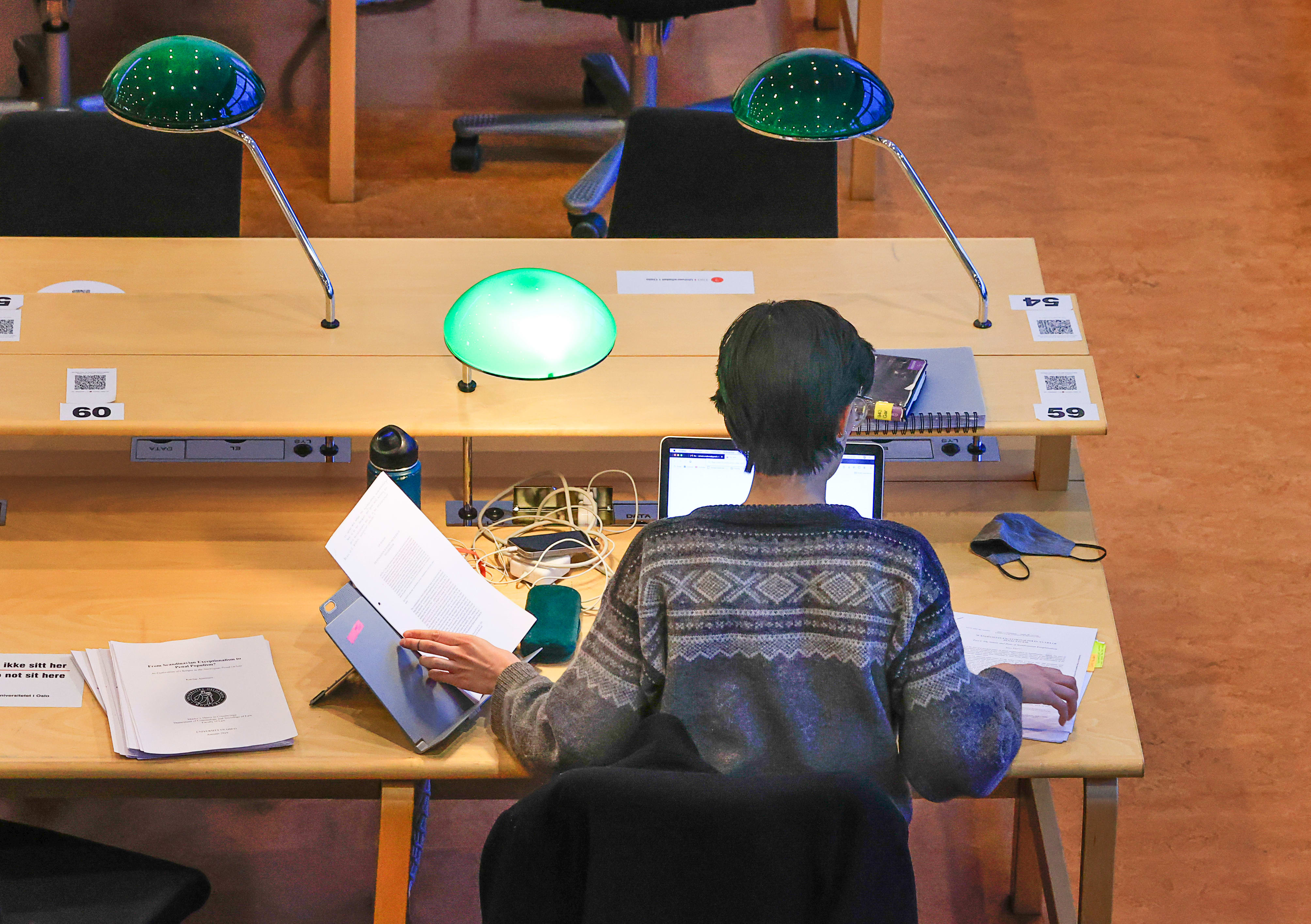 Blinderns lesesaler er store og fine, men Oslo har mange steder som passer til å dykke ned i pensum. 