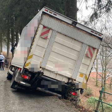Lastebil krasjet inn i brannbil i Bergen