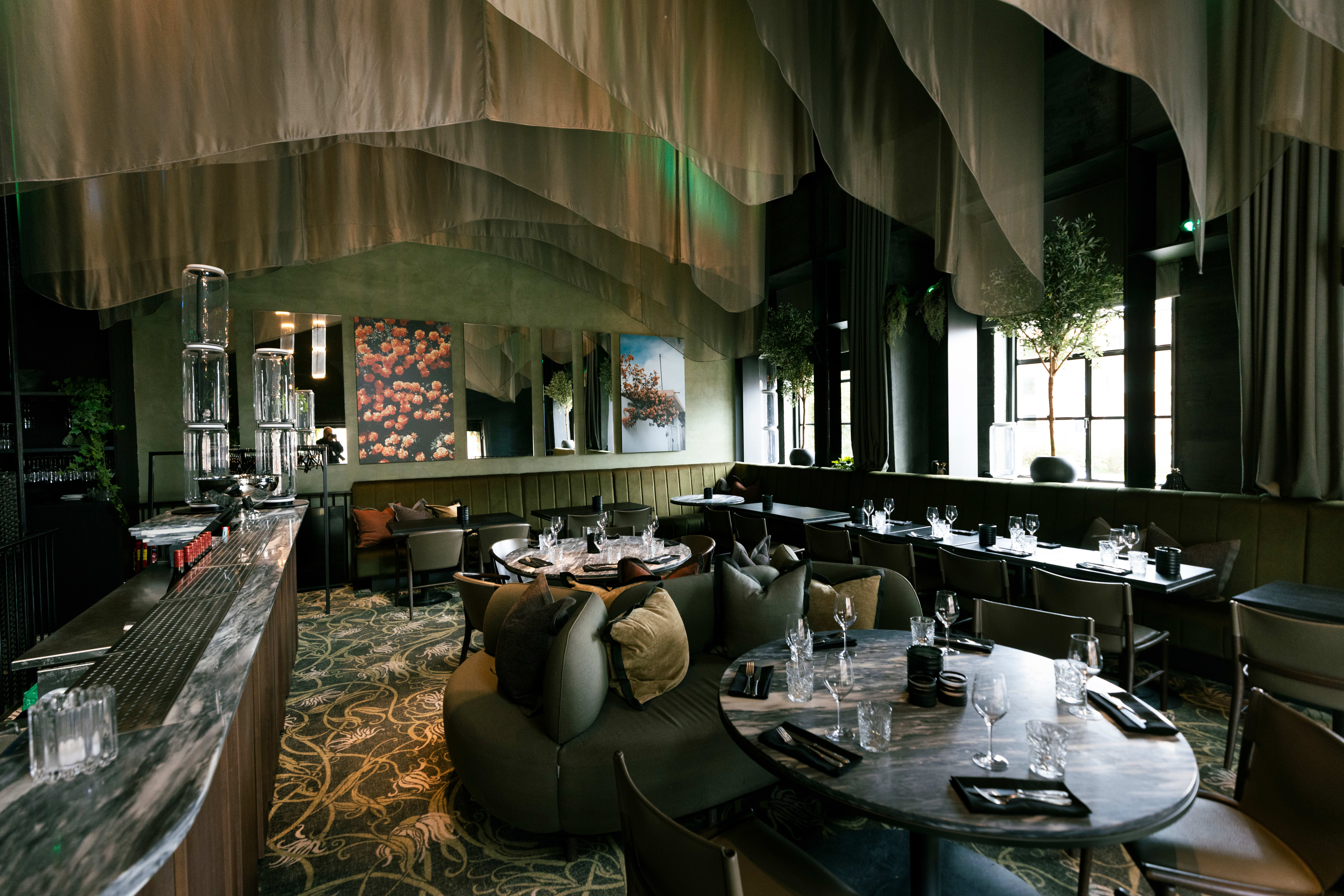 Sobert og fint inne i restauranten. 