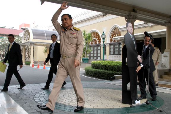 Thailands statsminister byttet seg selv ut med en pappfigur