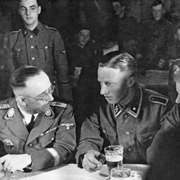De fleste frontkjemperne hadde sterke antijødiske ideer allerede før de kom inn i Waffen-SS