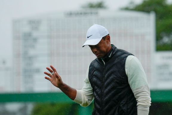 Tiger Woods historisk: Videre i The Masters med et nødskrik