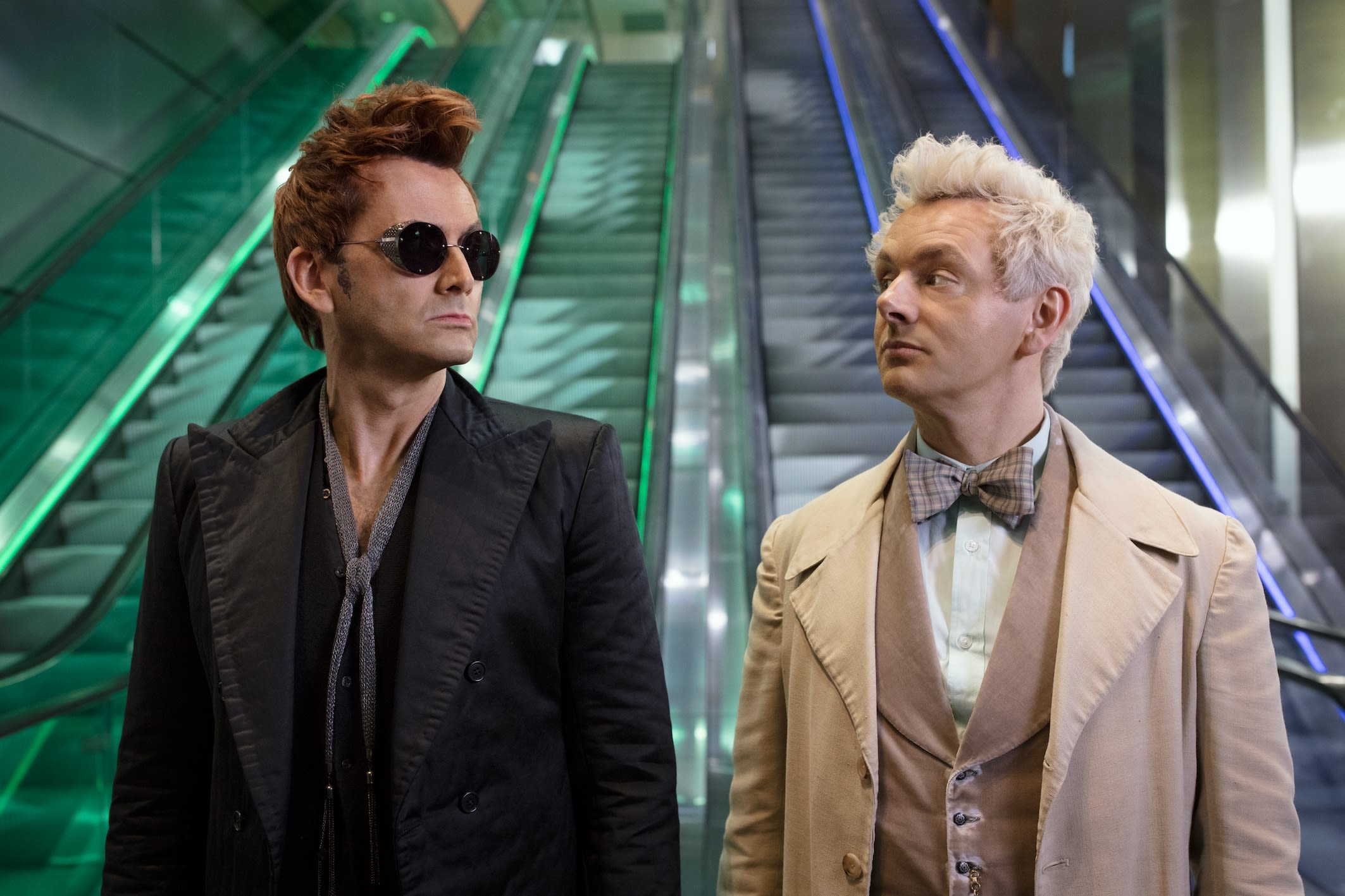 David Tennant og Michael Sheen spiller demonen Crowley og engelen Aziraphale i Amazon-serien «Good Omens».