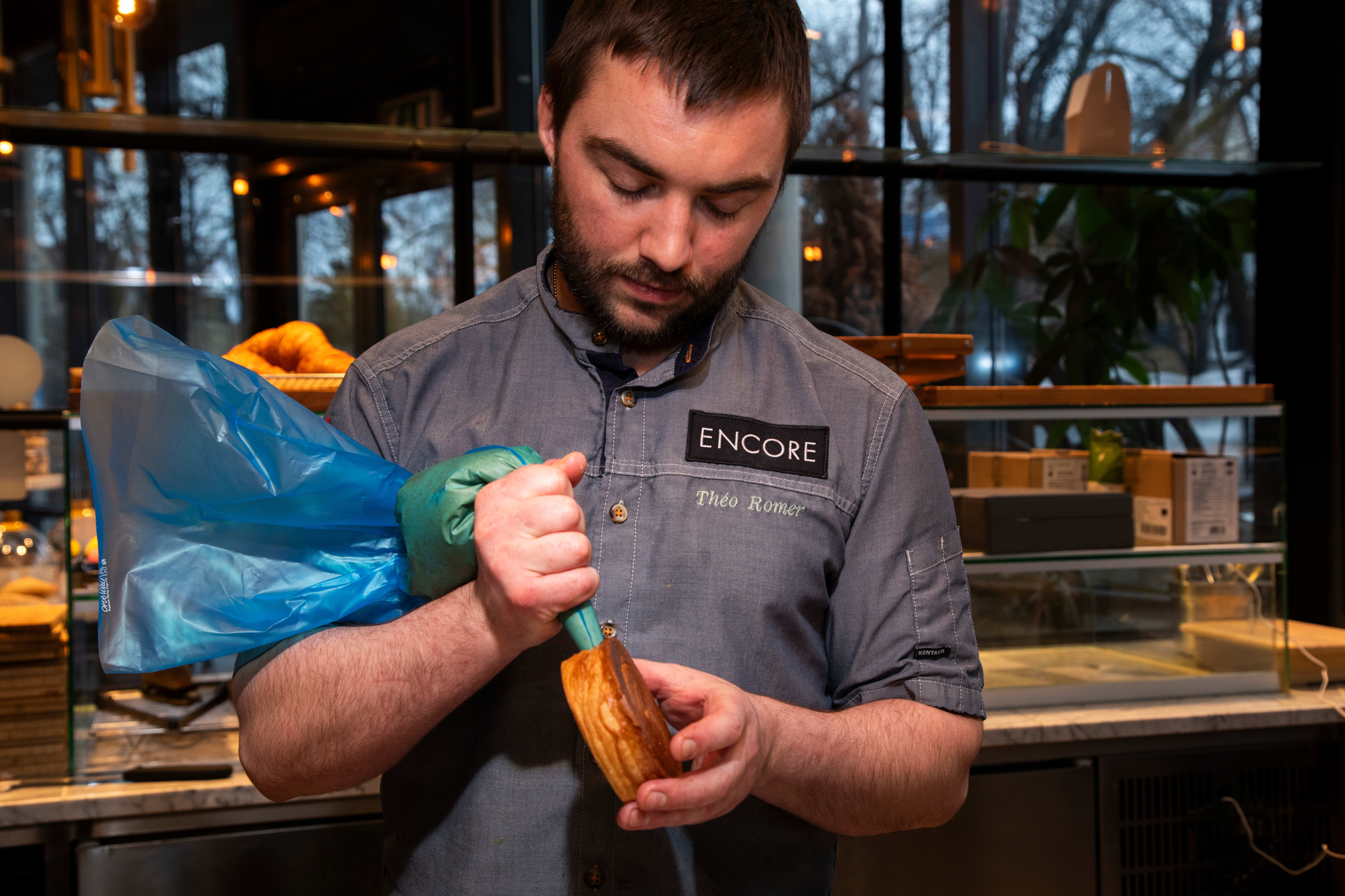 Théo Romer er utdannet konditor.