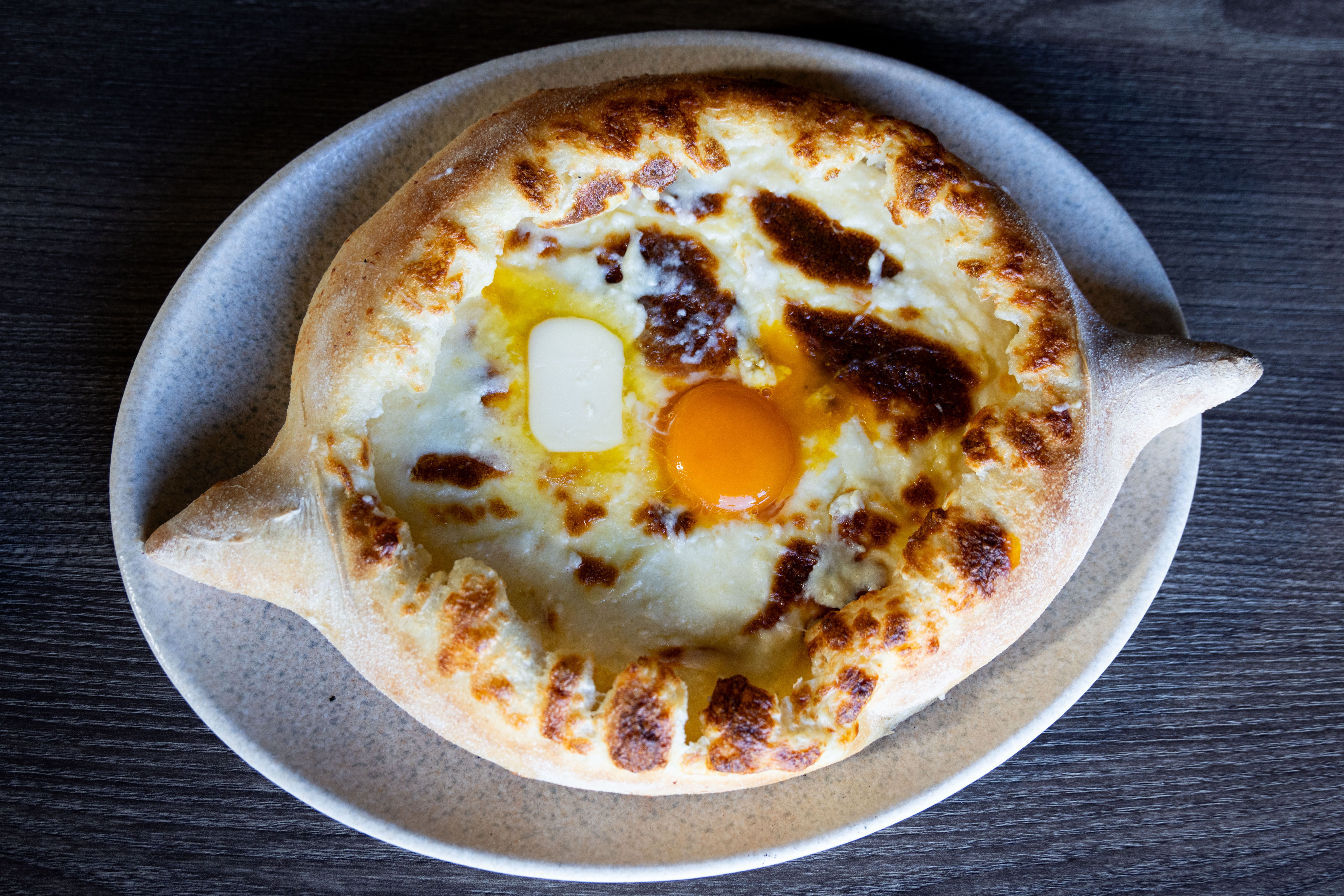 Khachapuri er en av Georgias signaturretter.