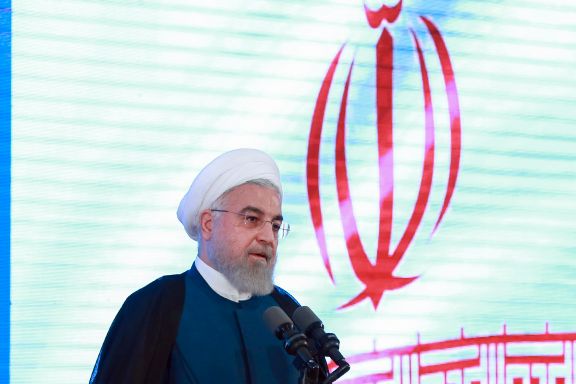 Rouhani varsler Macron om nye skritt bort fra atomavtalen
