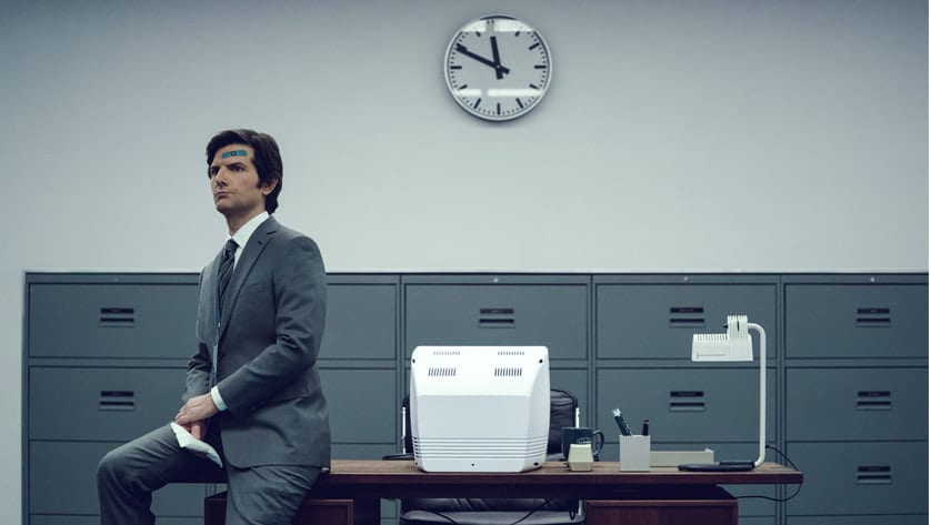 Mark (Adam Scott) blir forfremmet til mellomleder. 