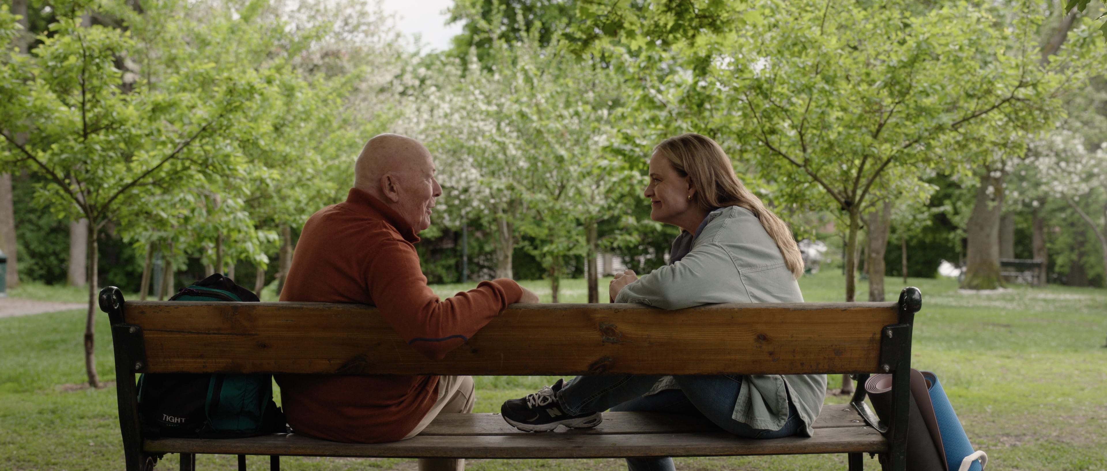 Nils Ole Oftebro er en av mange skuespillere som får skinne når Henriette Steenstrup selv skriver manus til «Pørni». 