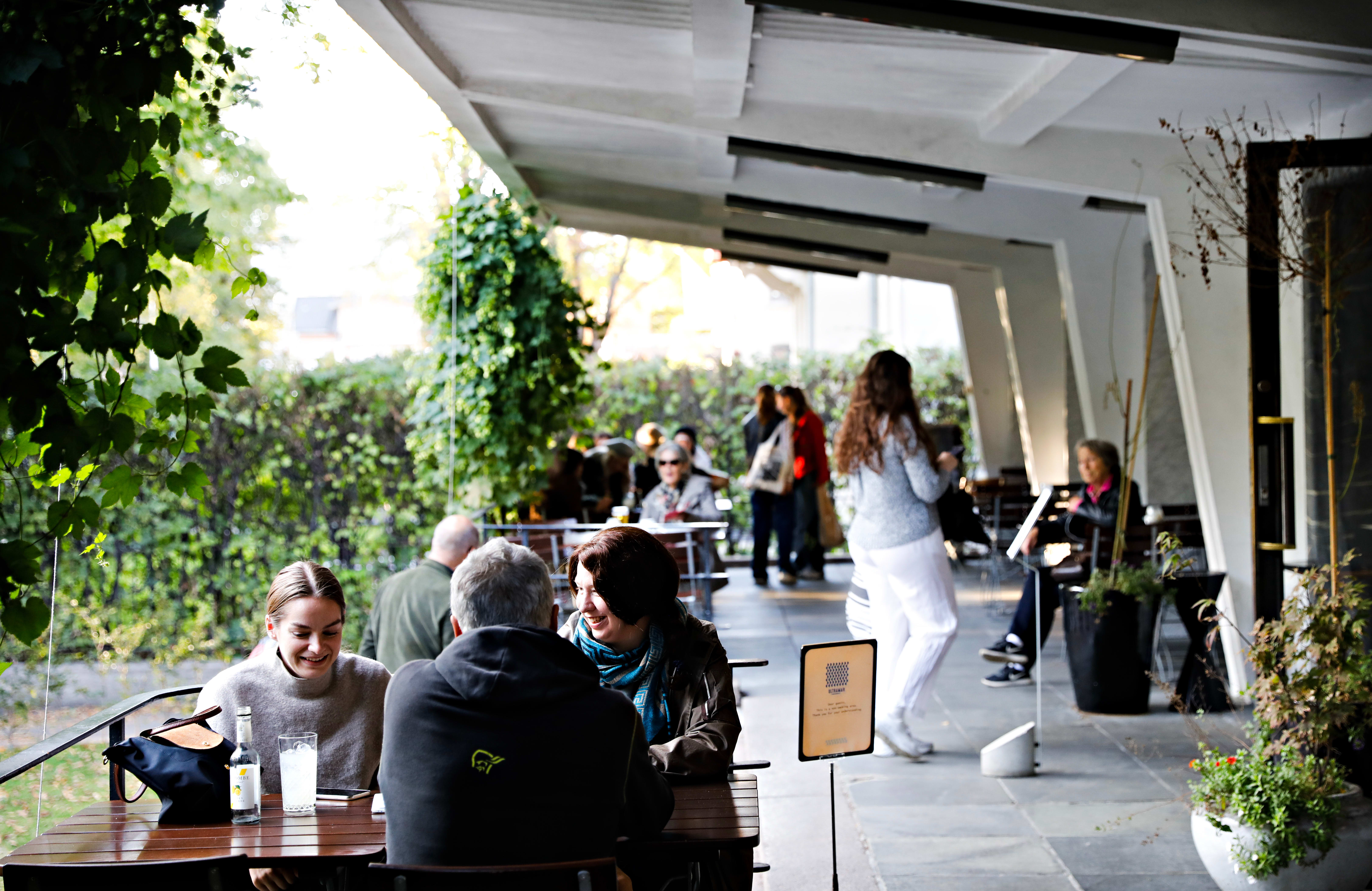 Uteserveringen på Kunstnernes Hus er populær i sommerhalvåret. 