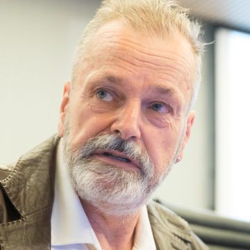 Eirik Jensen skal holde en kort tale til historiens siste jury