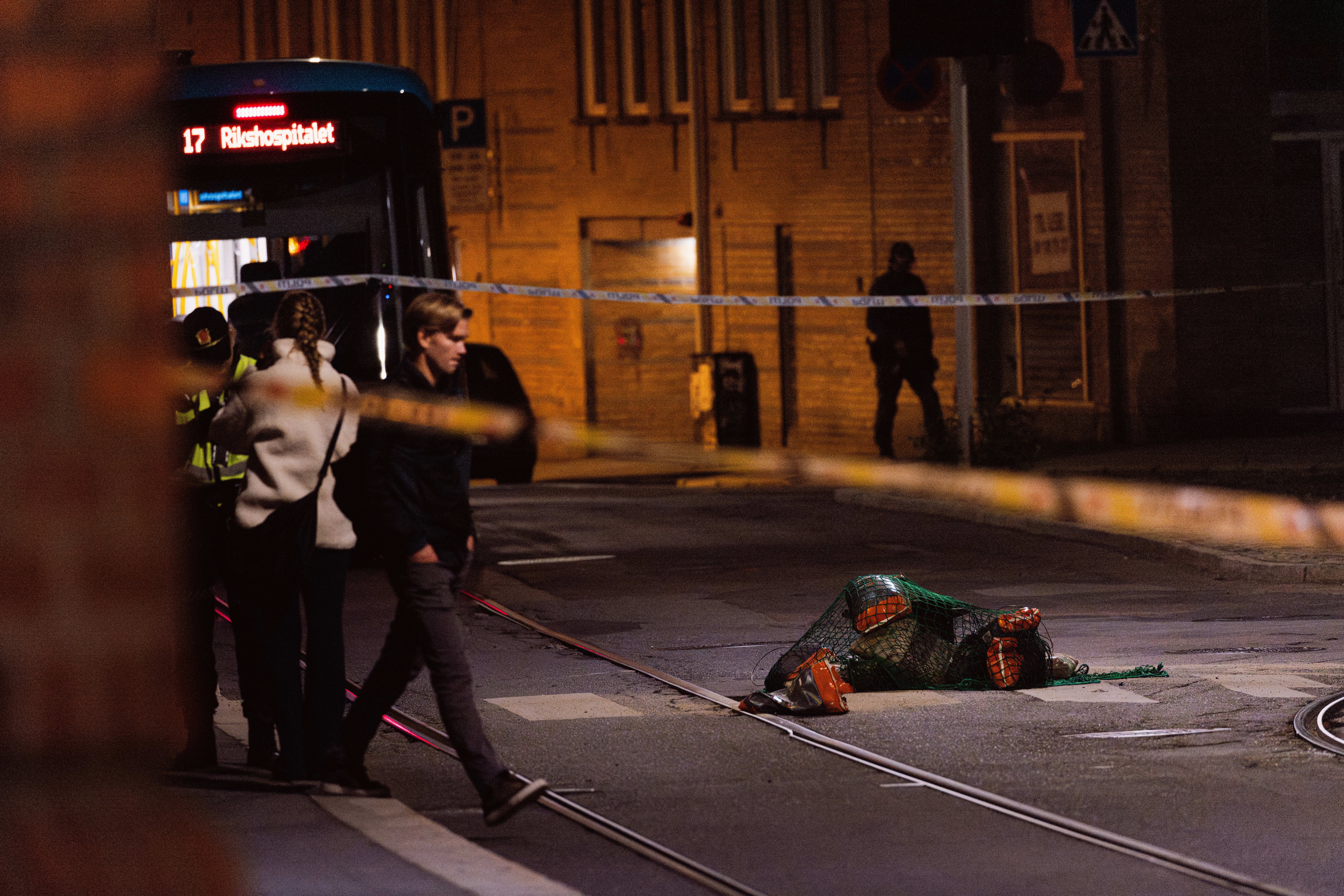 Hvorfor brukes tenåringer til å kaste granater? Slik er det i Sverige. 