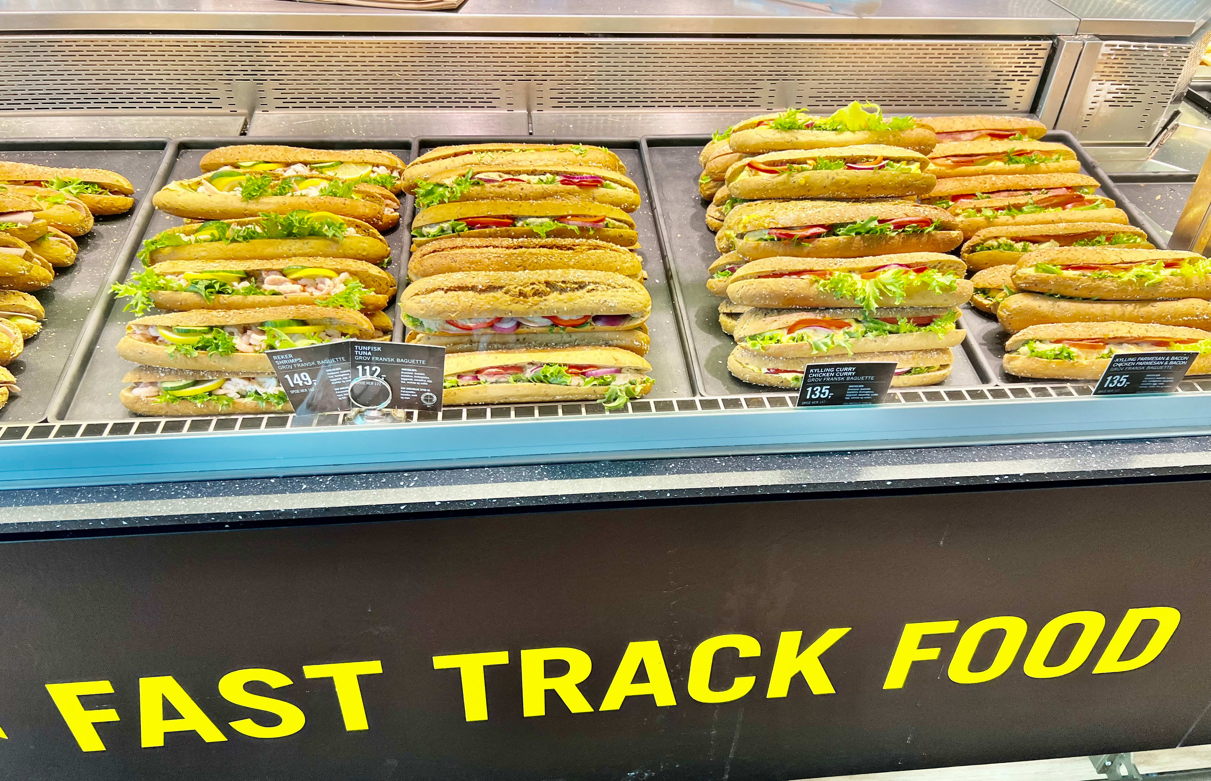 Test av alle 20 spisesteder og restauranter i avgangshallene på Gardermoen: Her finner du den beste maten