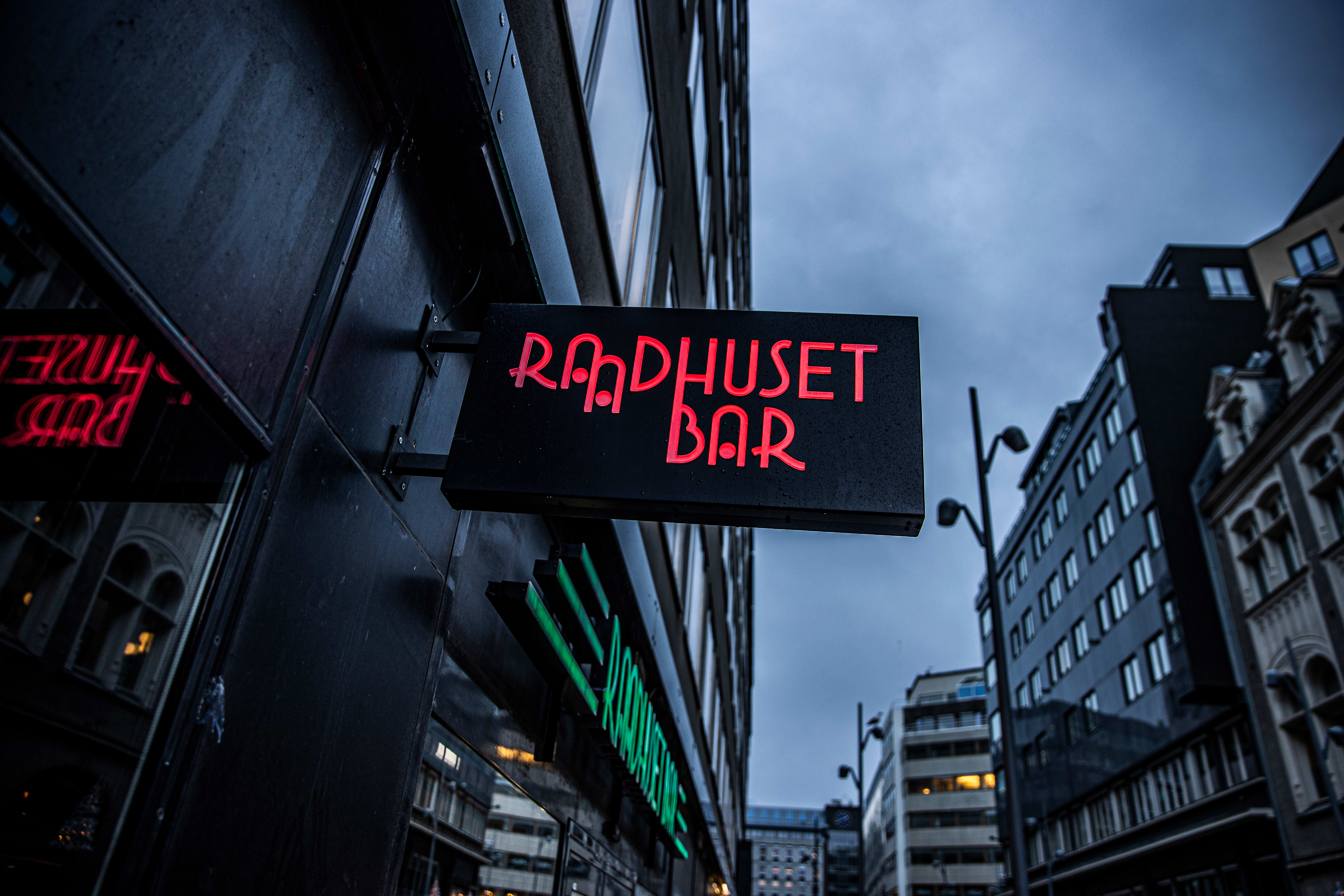 Raadhuset Bar er en av landets største spillsteder. 