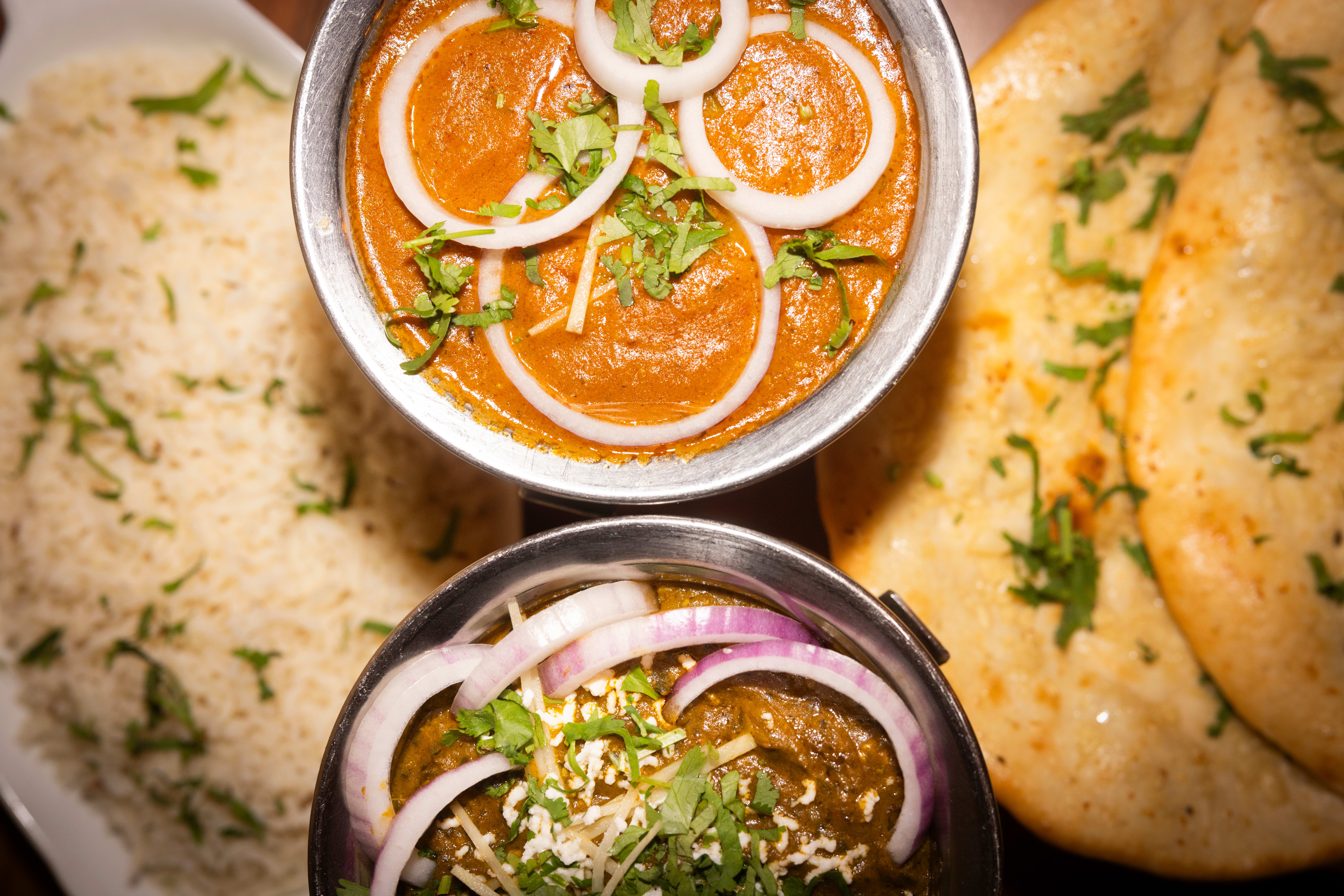Lam rogan josh (øverst) og palak paneer. 