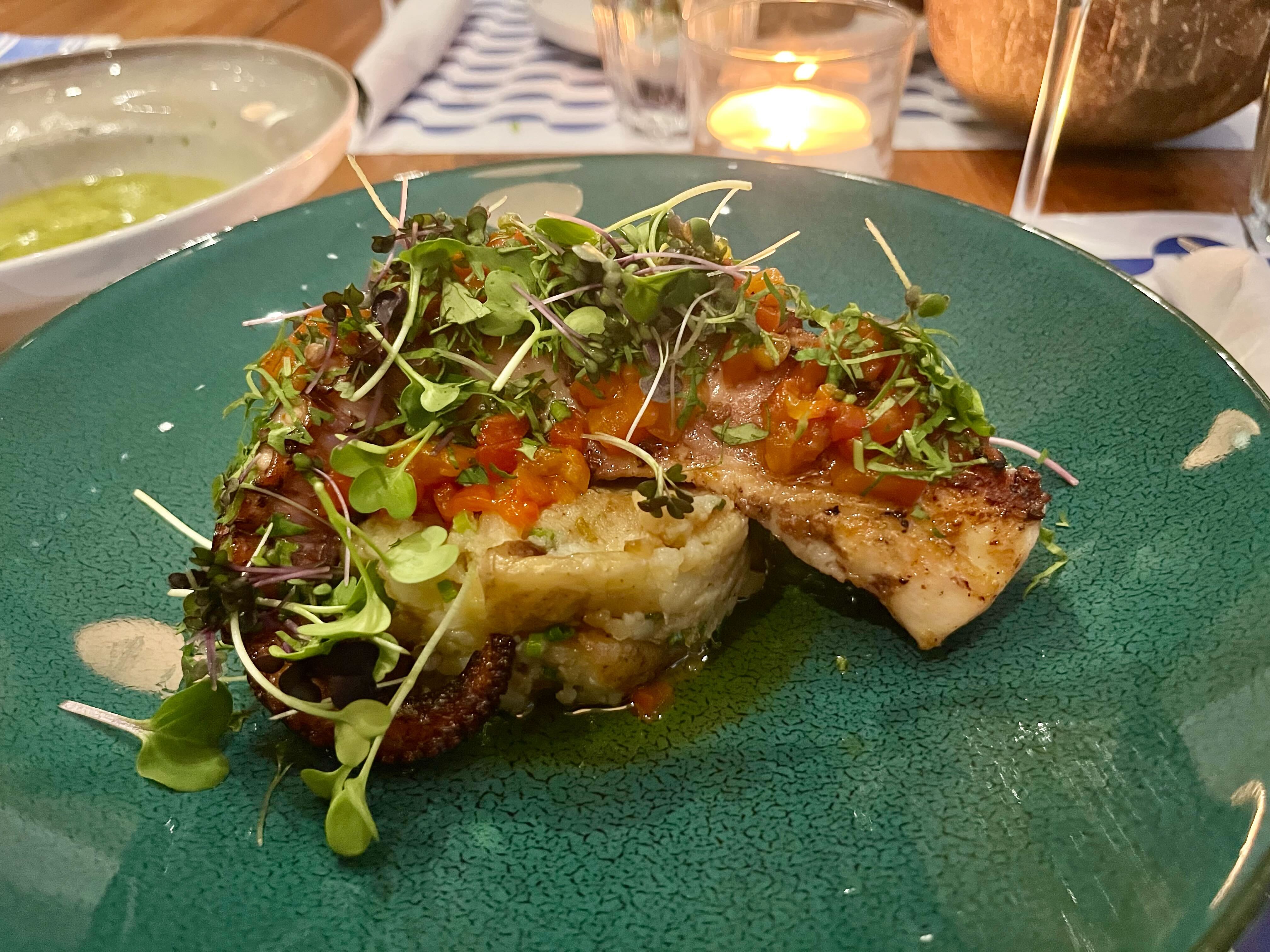 Grillet blekksprut er en god og spennende rett, med fin grillsmak og friskt tilbehør. 