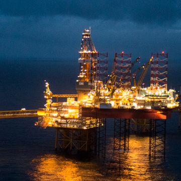 Kutter norsk oljeproduksjon med 13 prosent